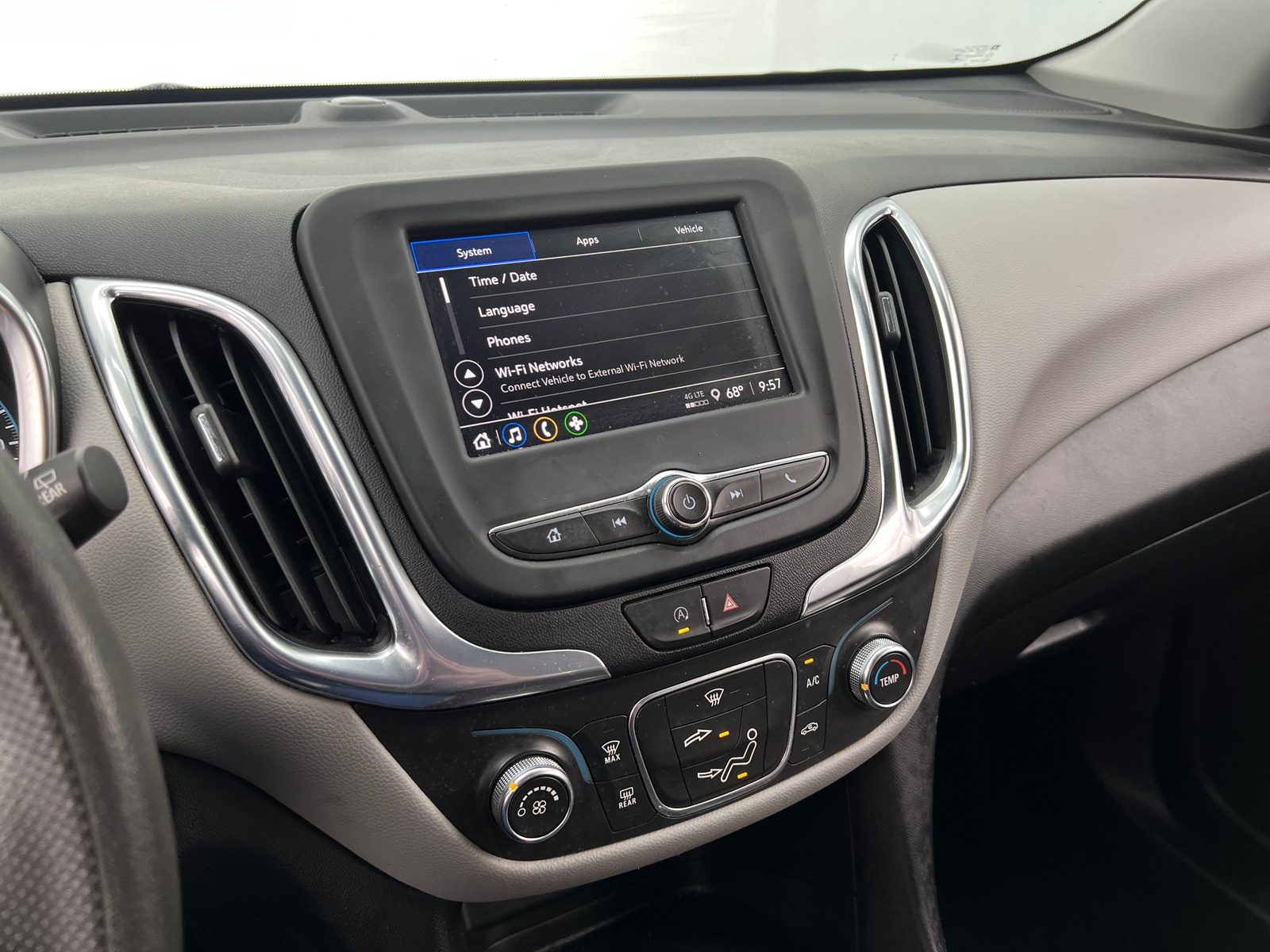 Thumbnail: 2022 Chevrolet Equinox - 4