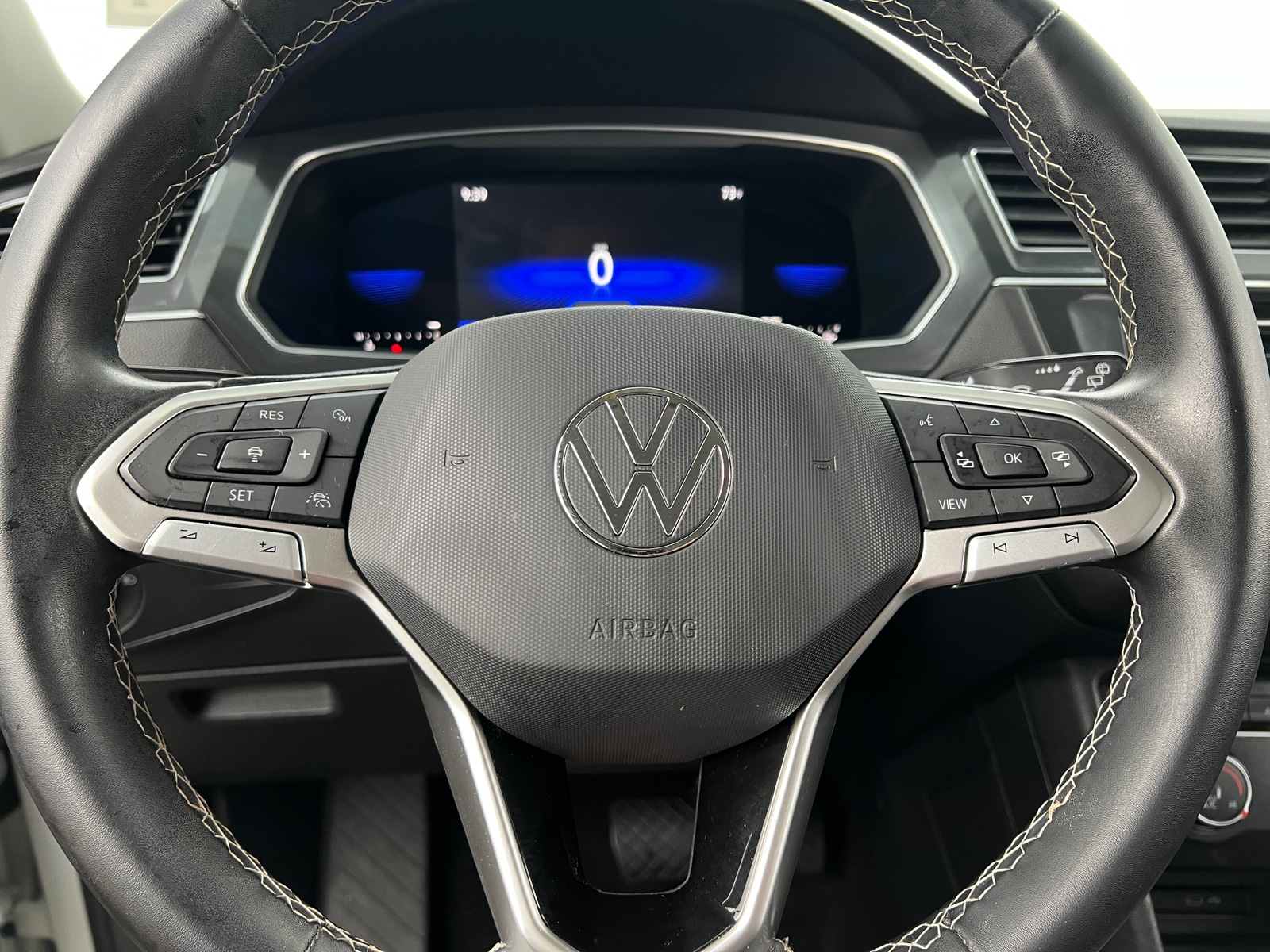Thumbnail: 2022 Volkswagen Tiguan - 5