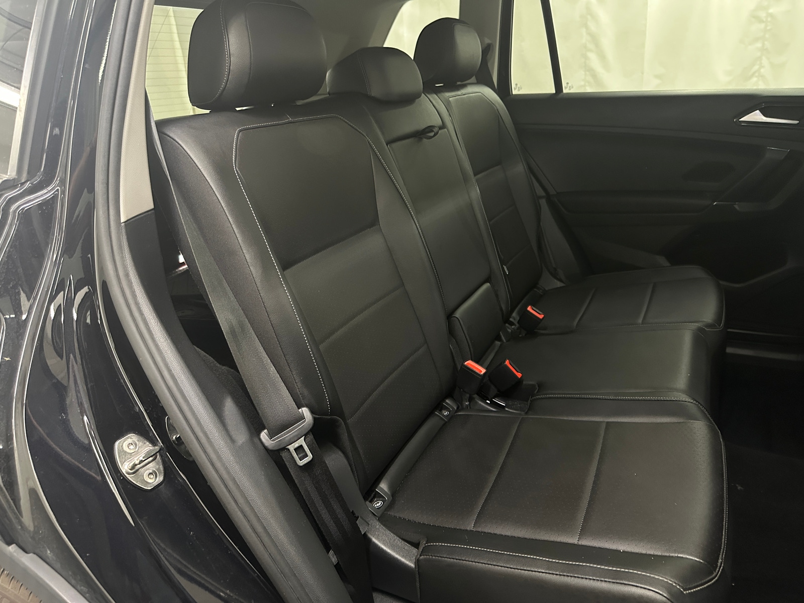 Thumbnail: 2018 Volkswagen Tiguan - 5