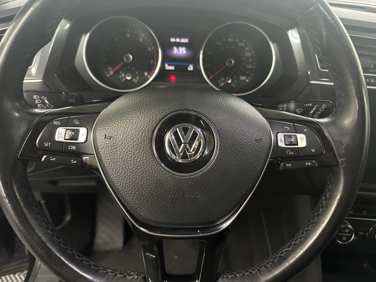 Thumbnail: 2018 Volkswagen Tiguan - 4