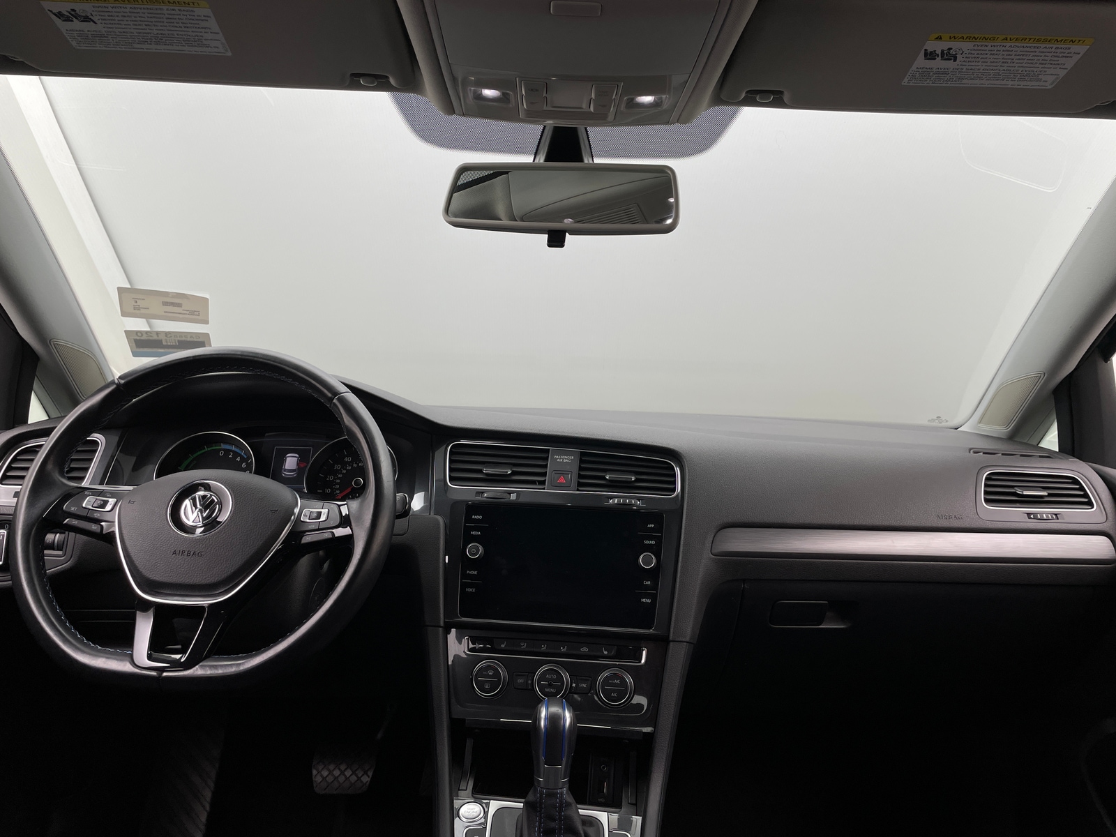 Thumbnail: 2019 Volkswagen e-Golf - 3