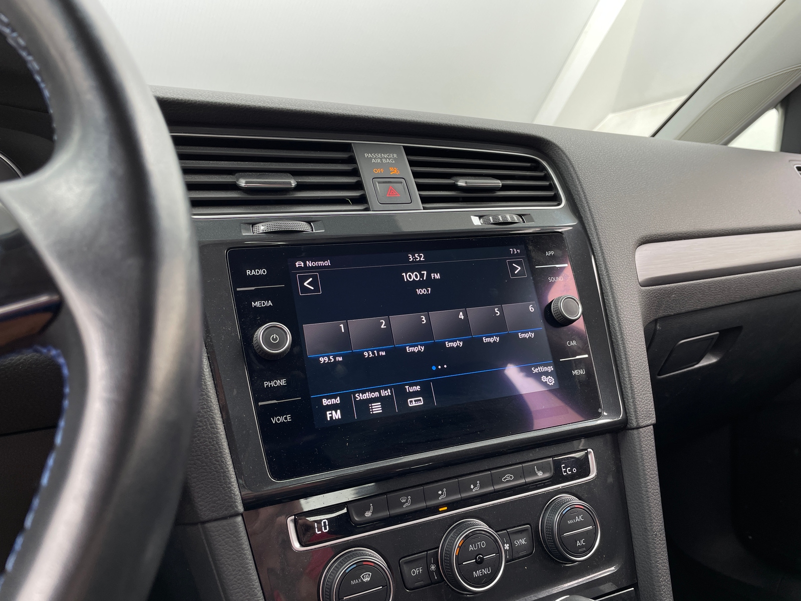 Thumbnail: 2019 Volkswagen e-Golf - 4