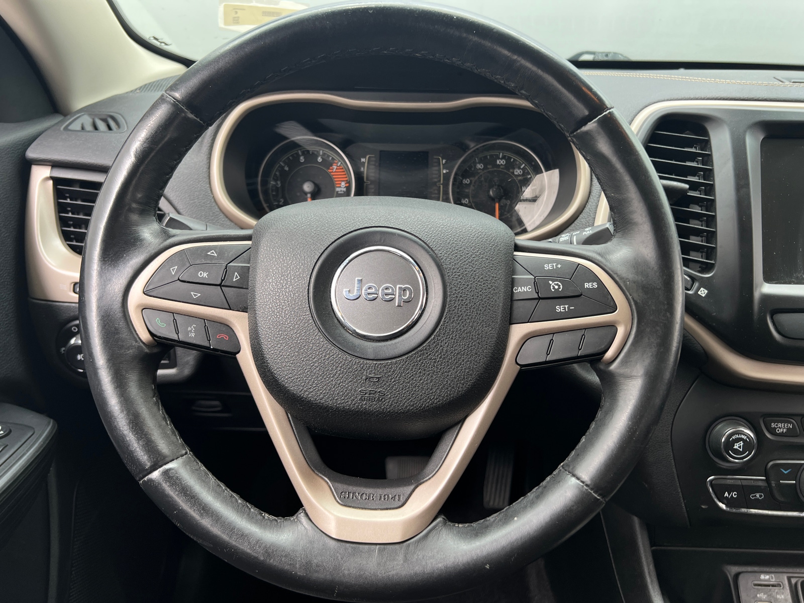 Thumbnail: 2017 Jeep Cherokee - 5