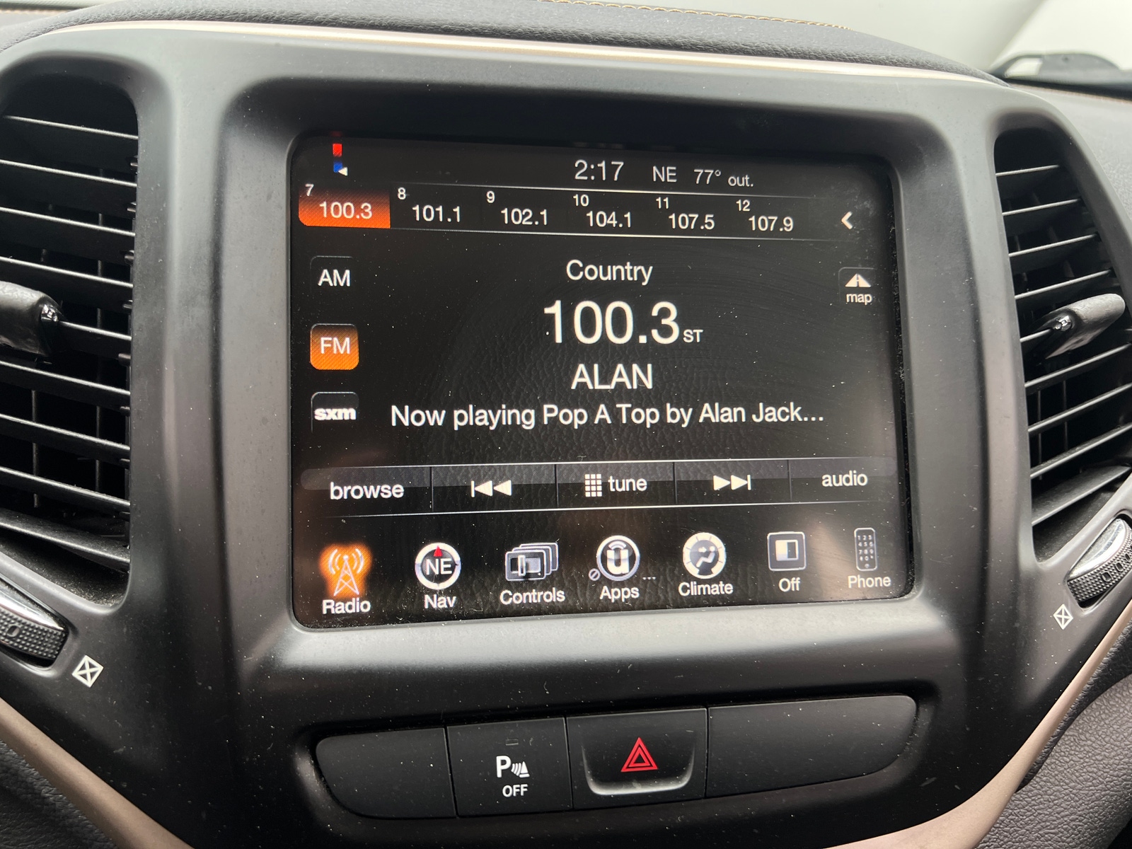 Thumbnail: 2017 Jeep Cherokee - 4