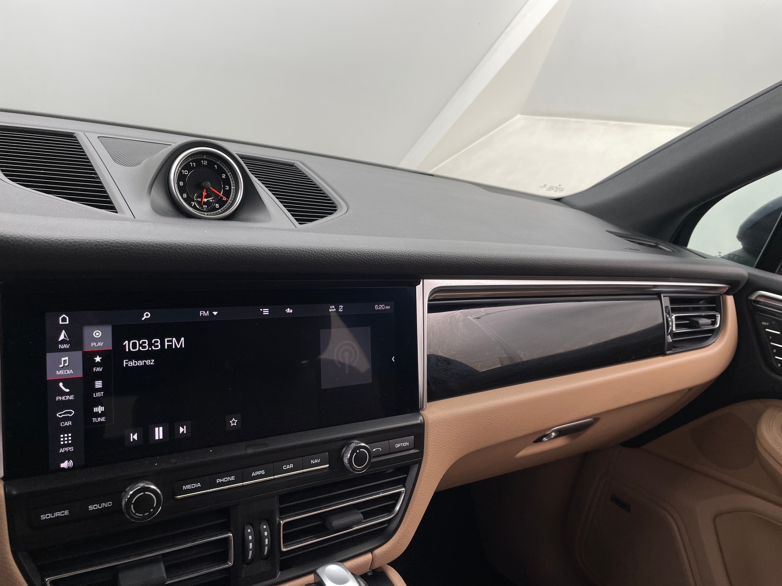 Thumbnail: 2020 Porsche Macan - 3
