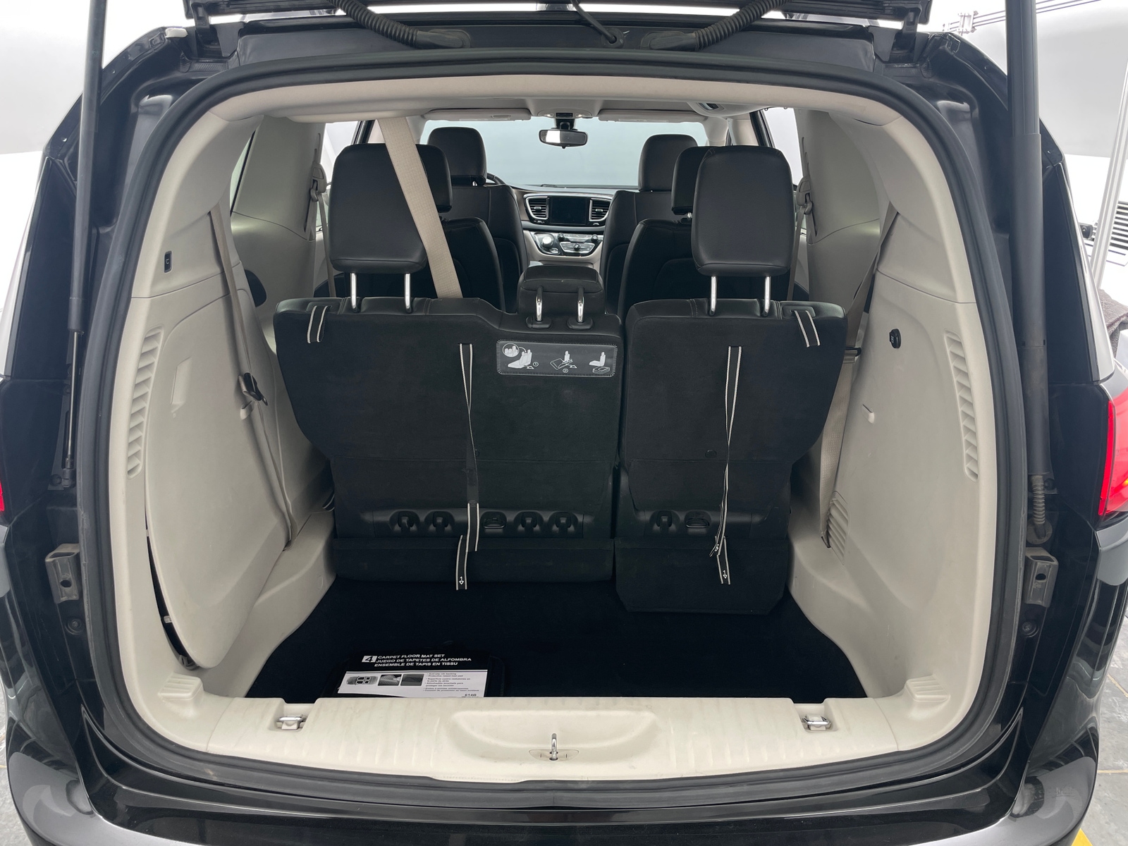 Thumbnail: 2017 Chrysler Pacifica - 6