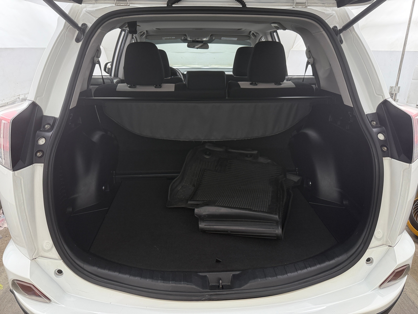 Thumbnail: 2017 Toyota RAV4 - 7