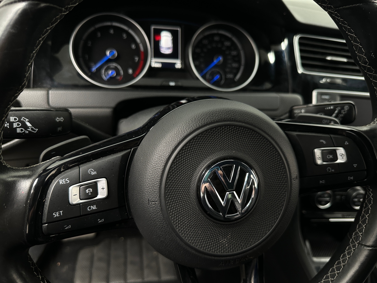 Thumbnail: 2016 Volkswagen Golf - 4