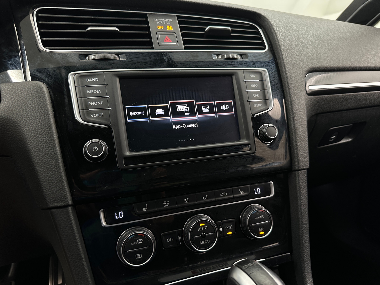 Thumbnail: 2016 Volkswagen Golf - 3