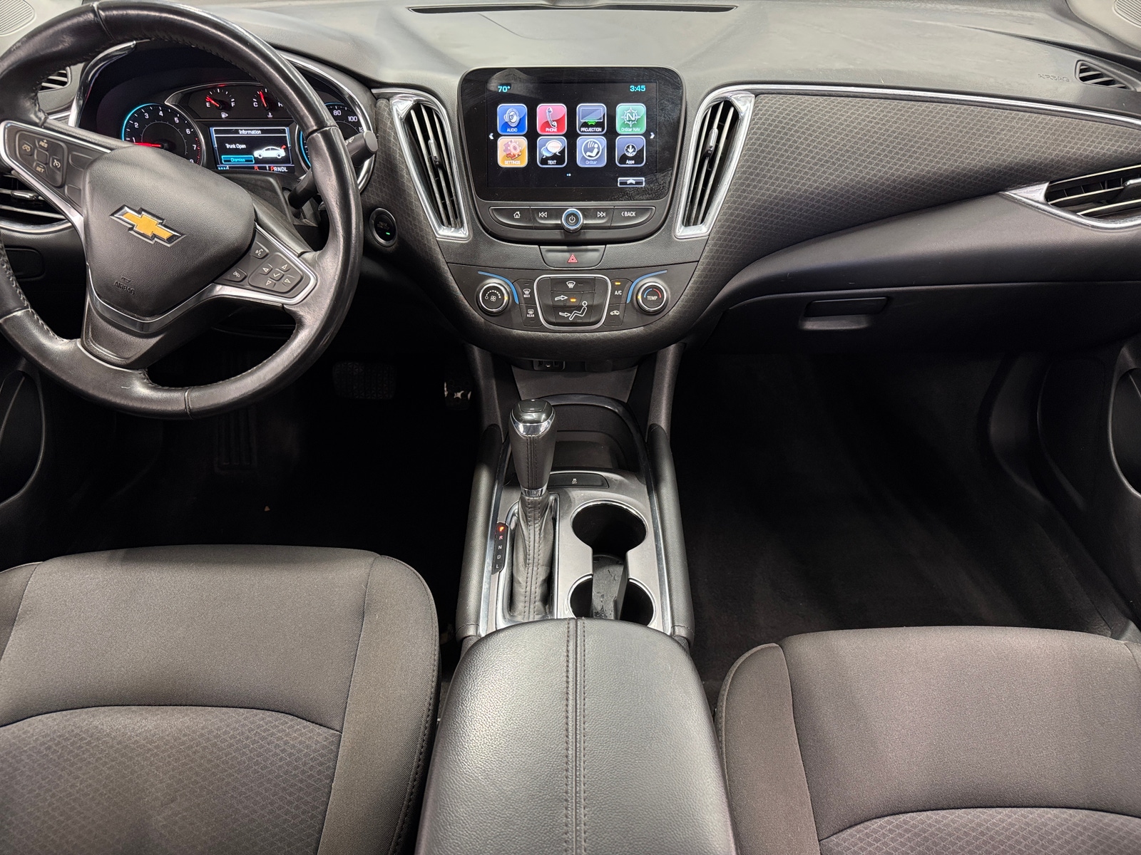 Thumbnail: 2018 Chevrolet Malibu - 3