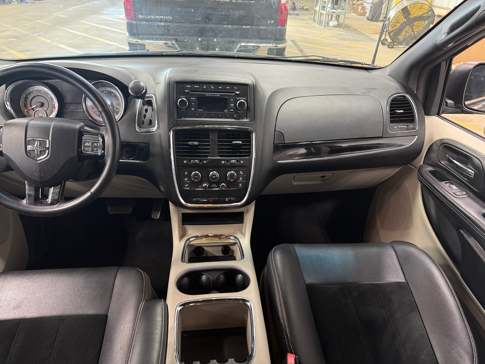 Thumbnail: 2017 Dodge Grand Caravan - 2