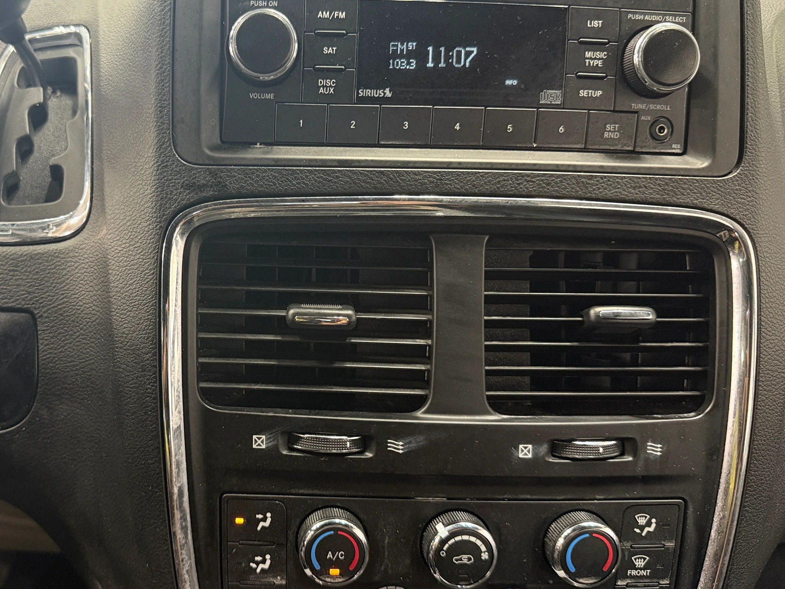 Thumbnail: 2017 Dodge Grand Caravan - 3