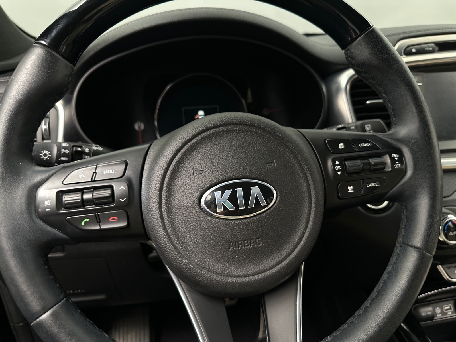 Thumbnail: 2017 Kia Sorento - 4