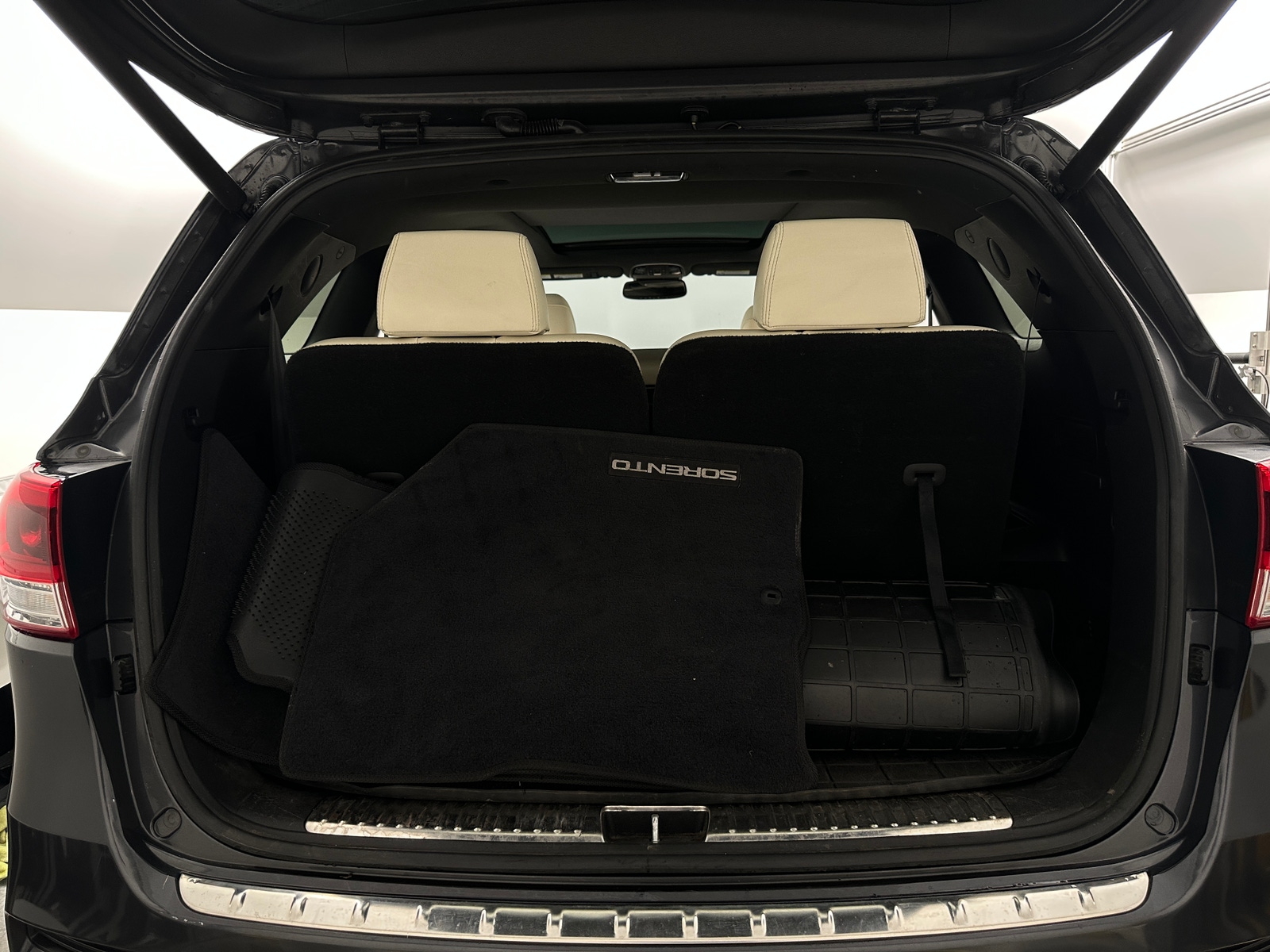 Thumbnail: 2017 Kia Sorento - 6