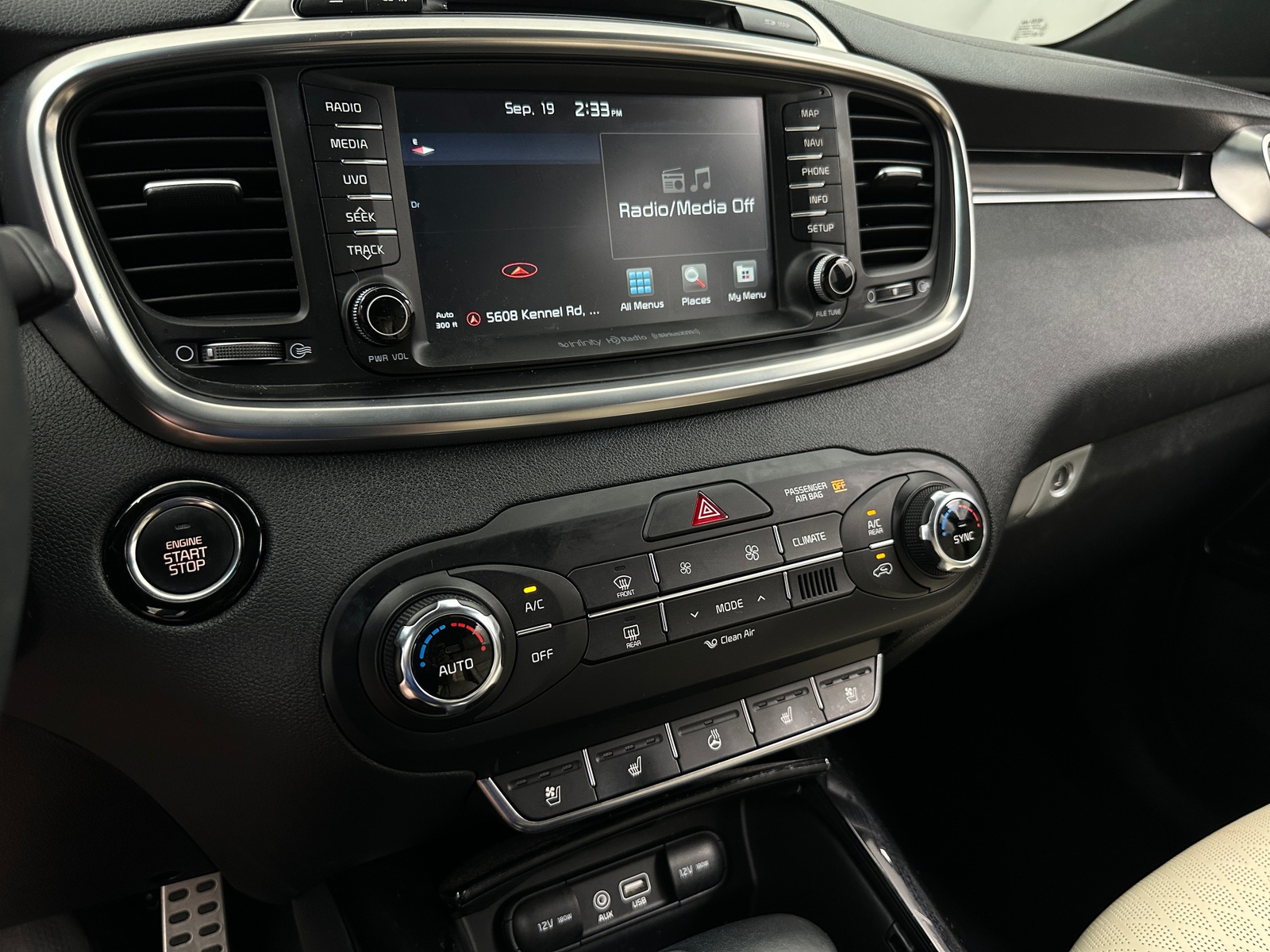 Thumbnail: 2017 Kia Sorento - 3
