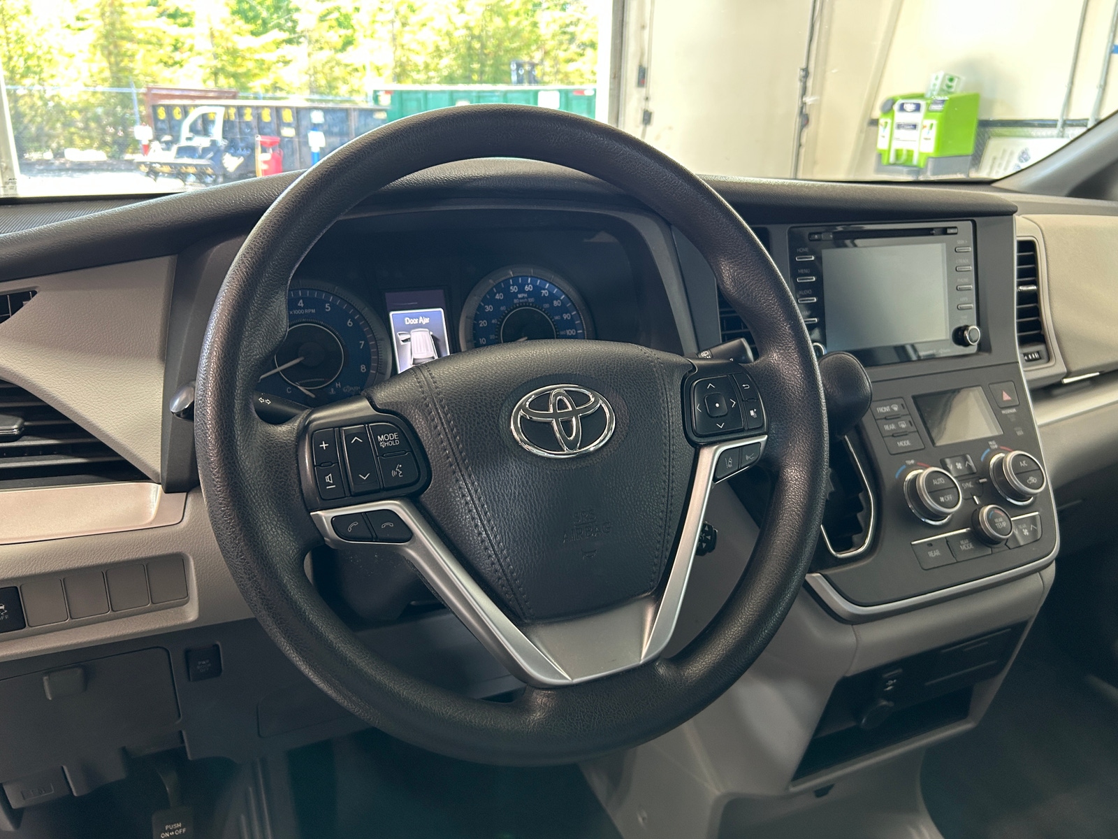 Thumbnail: 2020 Toyota Sienna - 5