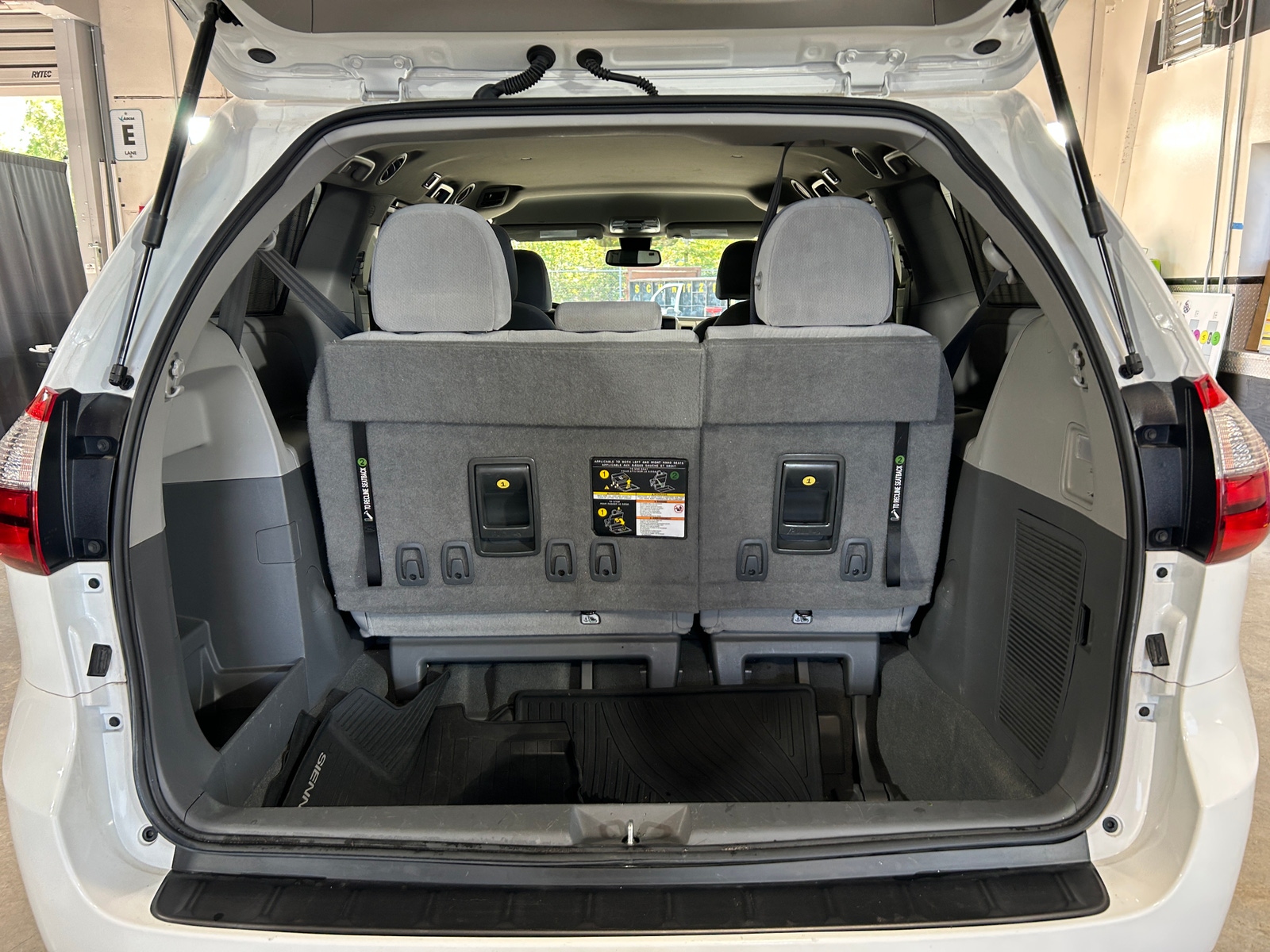 Thumbnail: 2020 Toyota Sienna - 7
