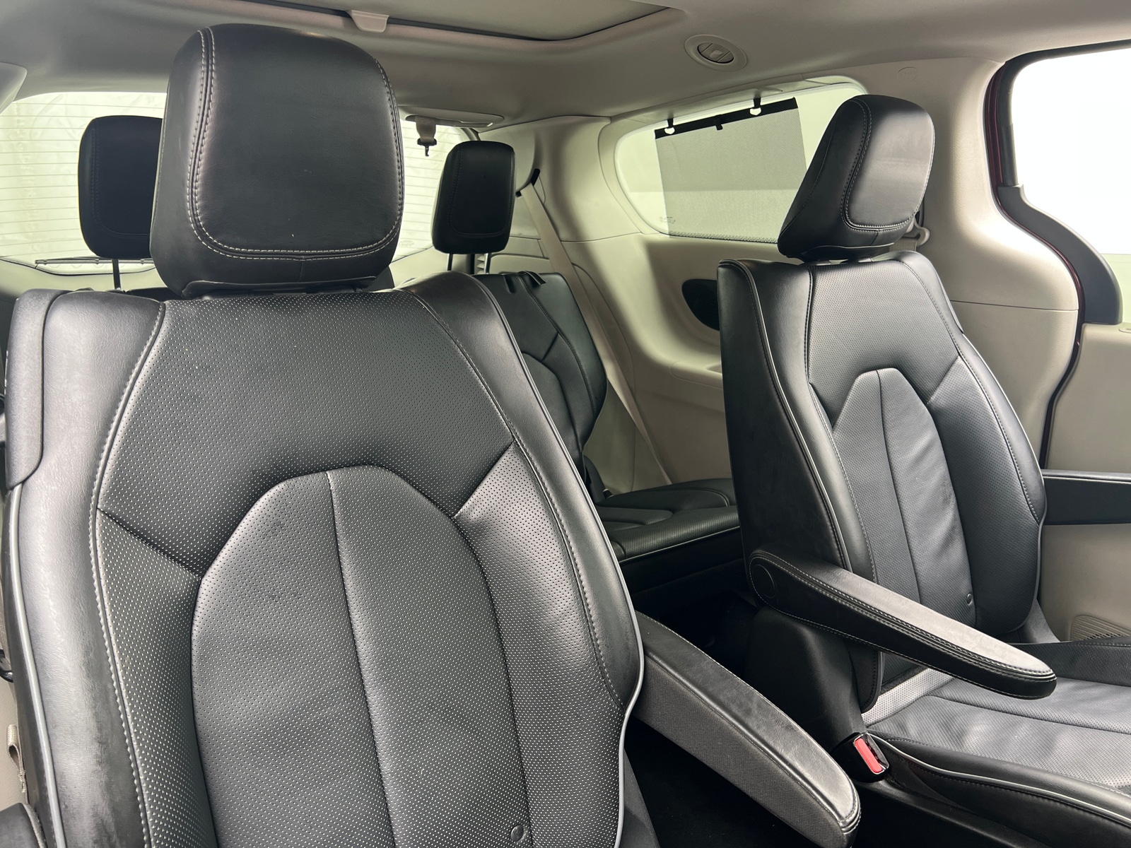 Thumbnail: 2018 Chrysler Pacifica - 5