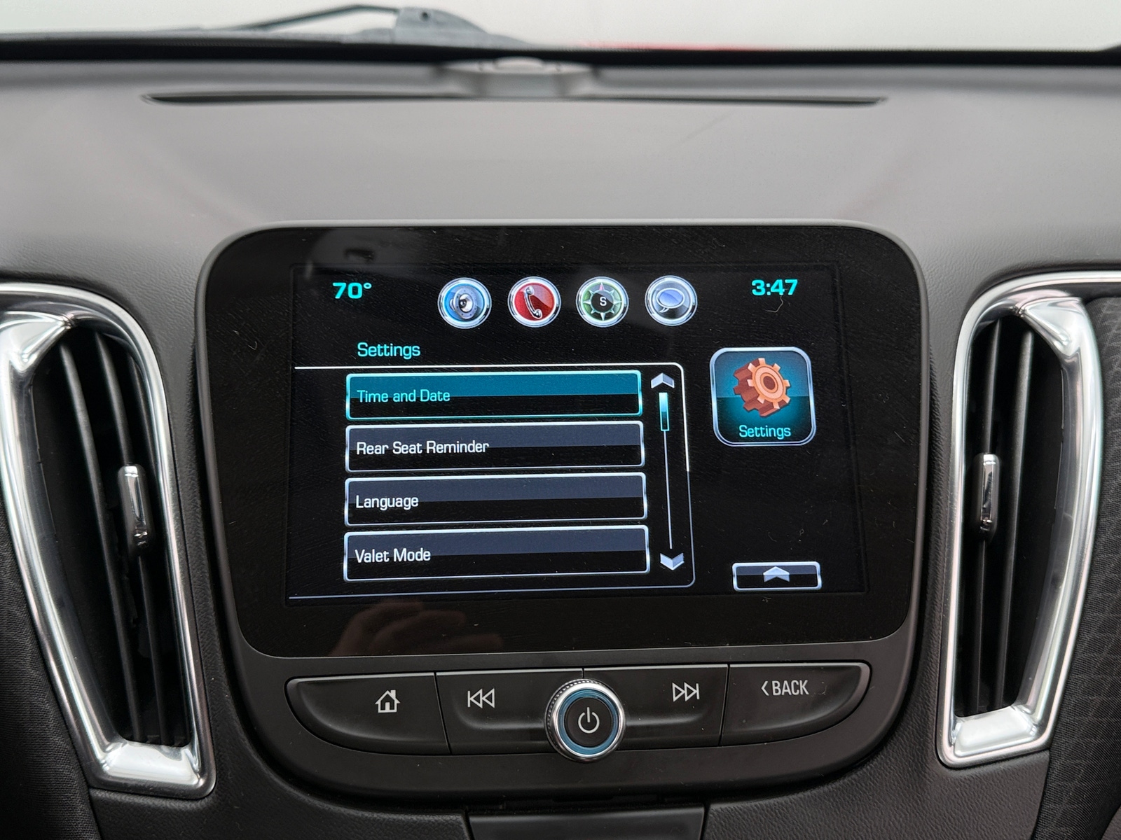 Thumbnail: 2017 Chevrolet Malibu - 4