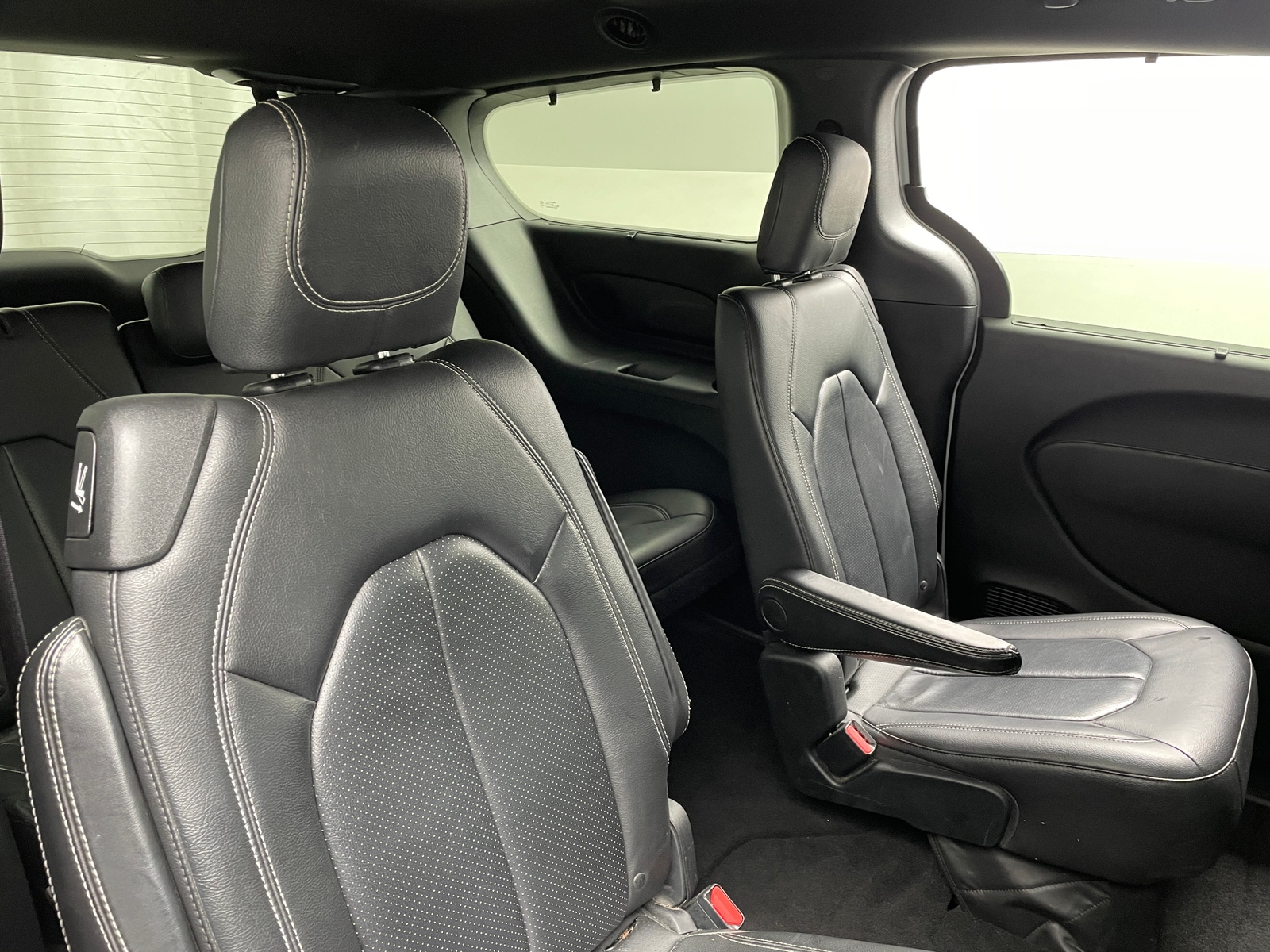 Thumbnail: 2018 Chrysler Pacifica - 5