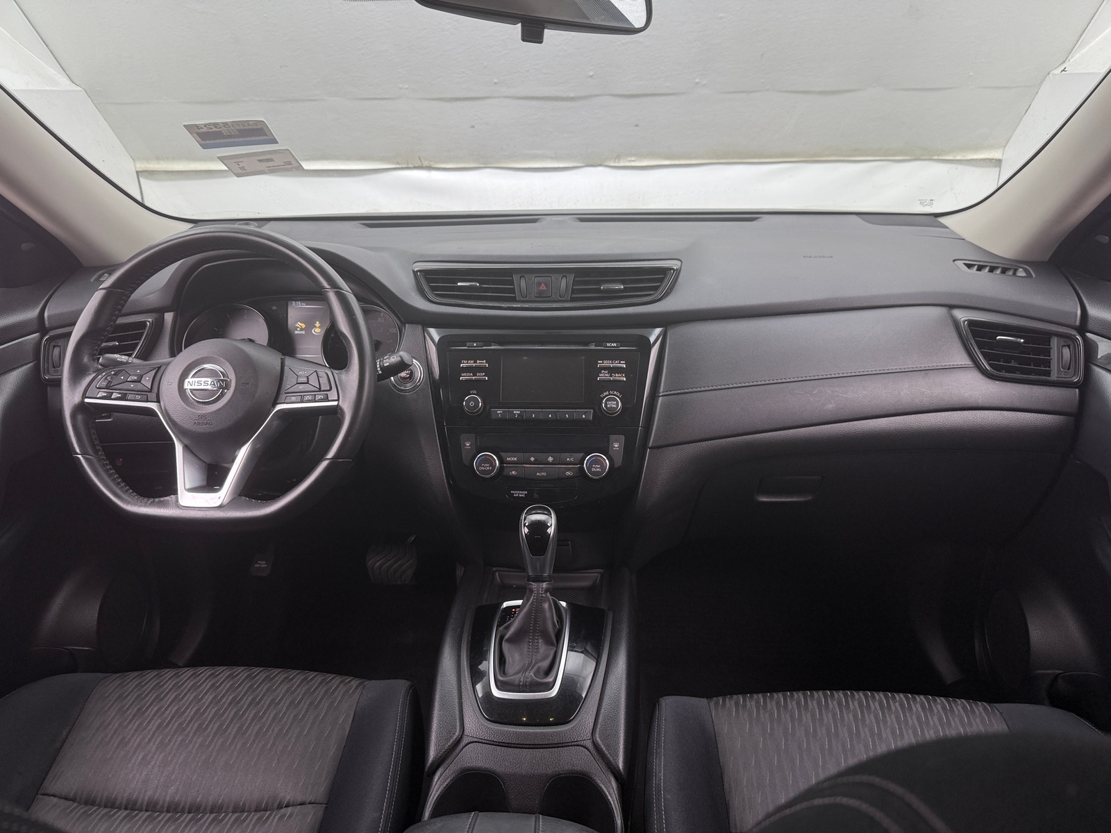 Thumbnail: 2017 Nissan Rogue - 3