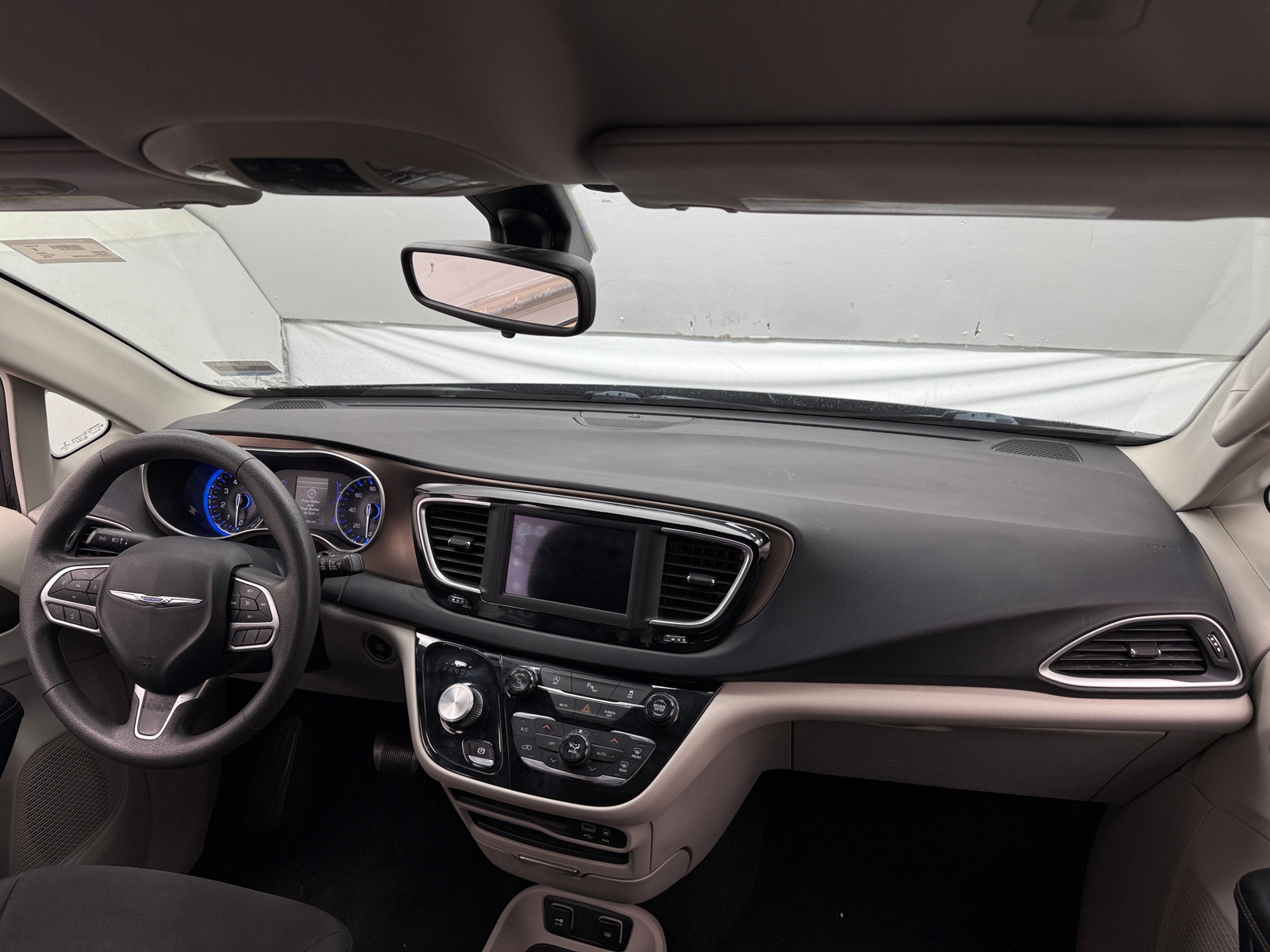 Thumbnail: 2018 Chrysler Pacifica - 3