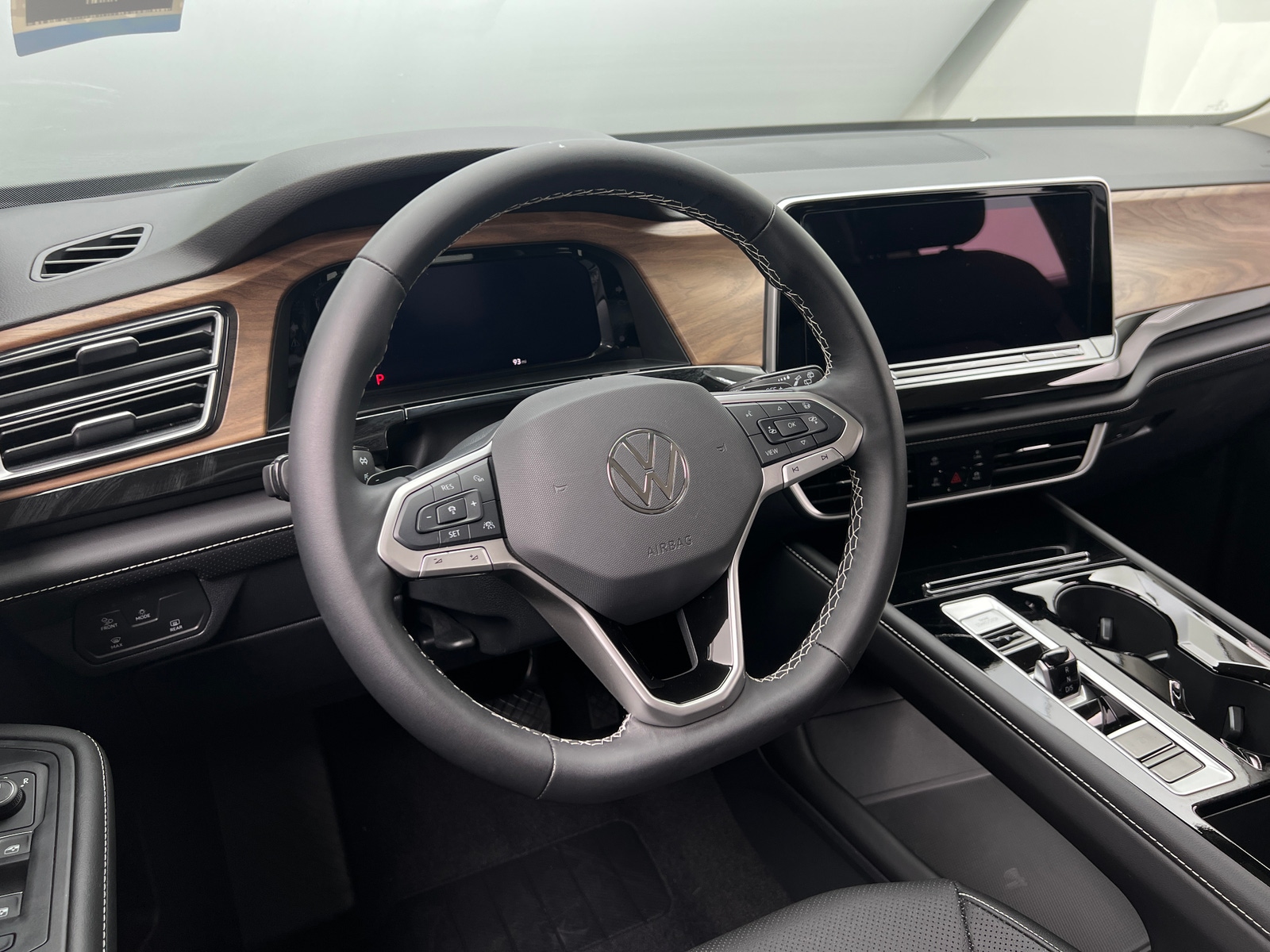 Thumbnail: 2025 Volkswagen Atlas - 4