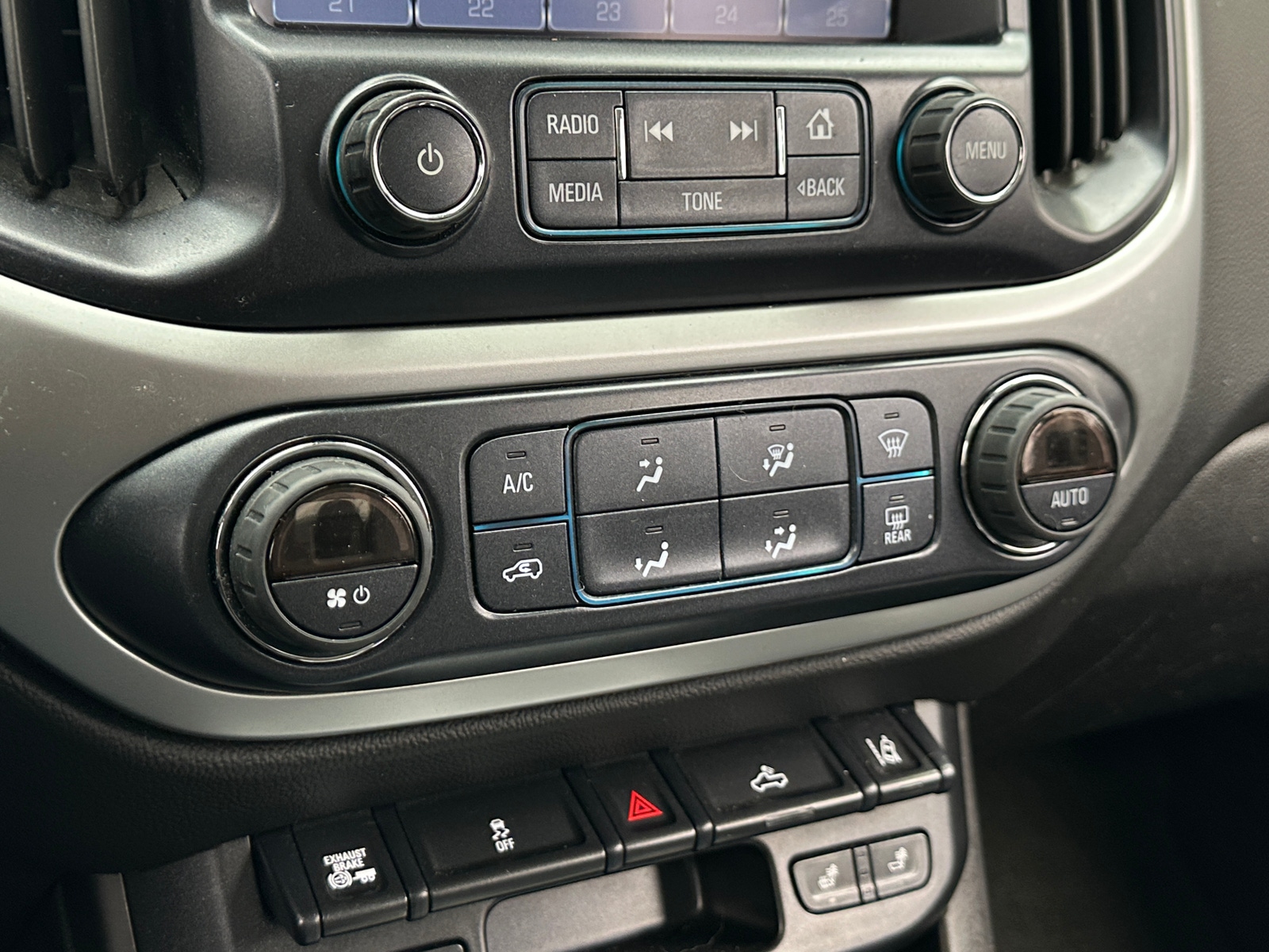 Thumbnail: 2016 Chevrolet Colorado - 3