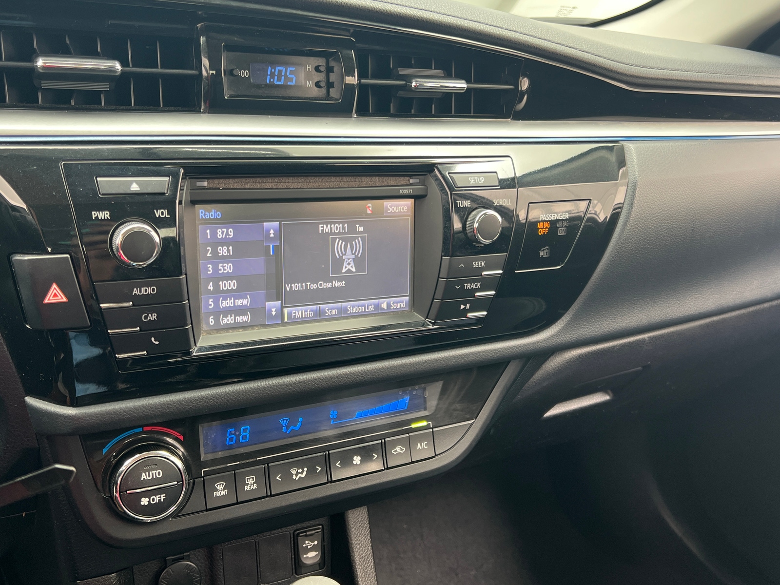 Thumbnail: 2015 Toyota Corolla - 4