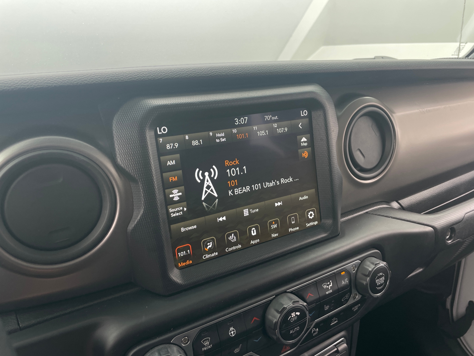 Thumbnail: 2021 Jeep Gladiator - 4