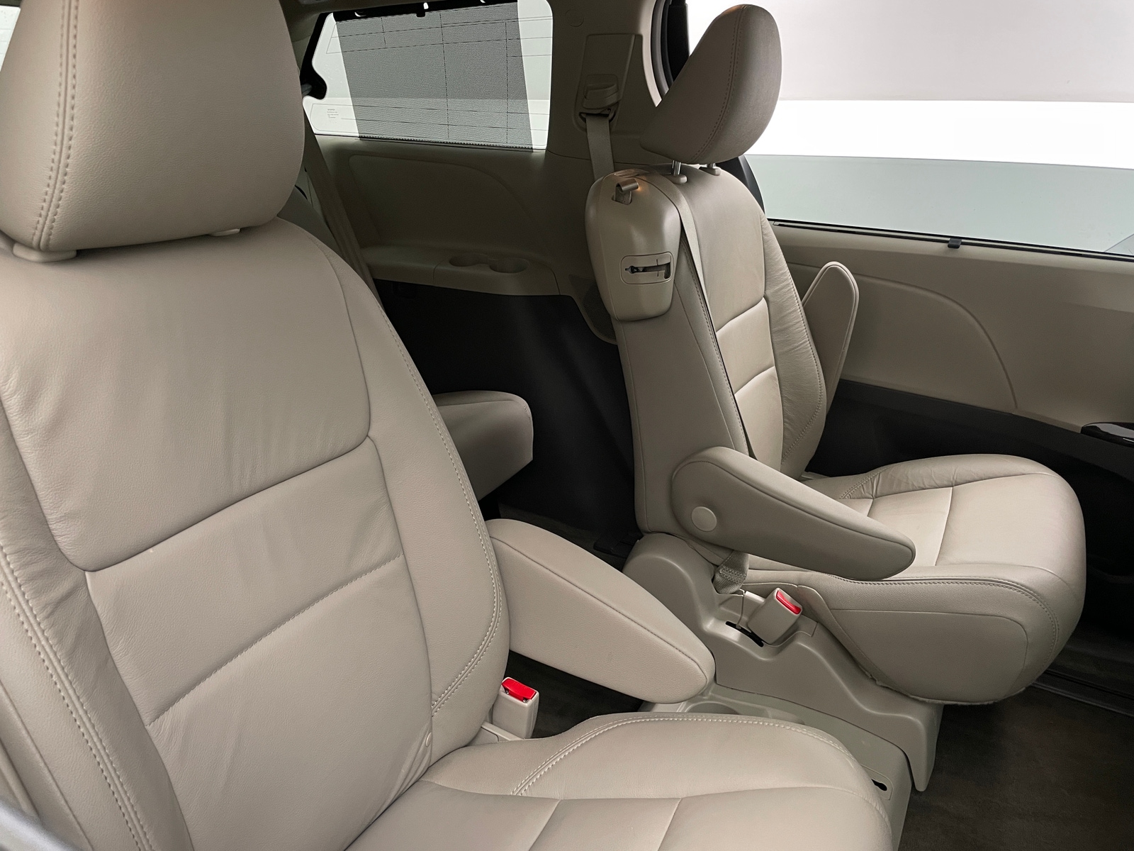 Thumbnail: 2018 Toyota Sienna - 5