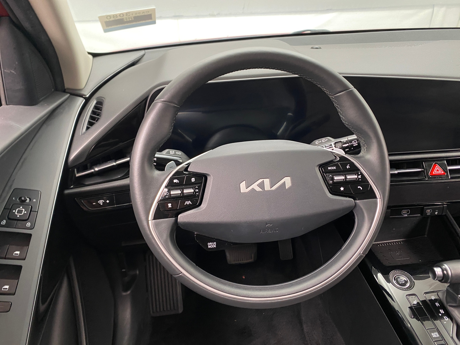 Thumbnail: 2023 Kia Niro - 5