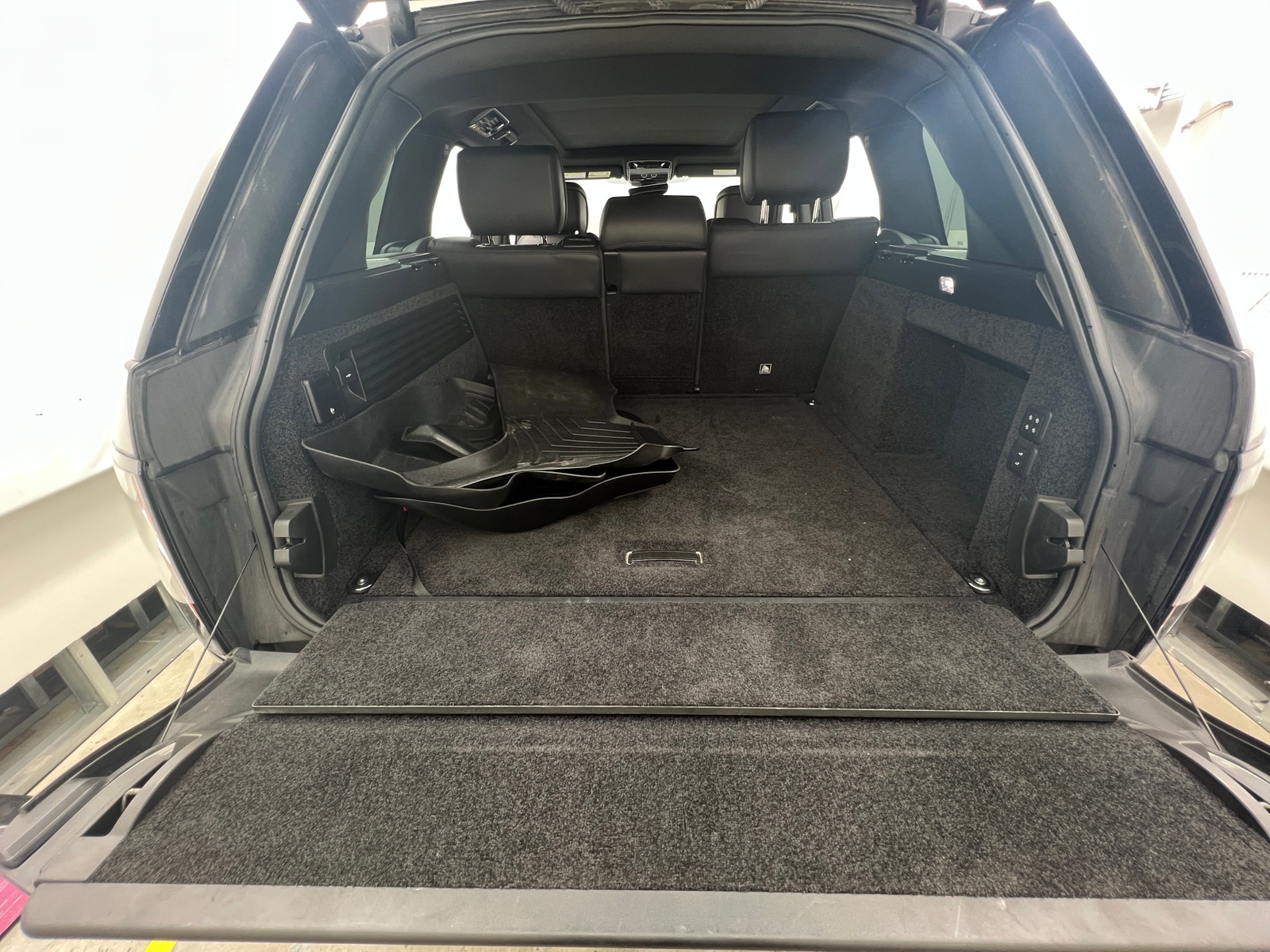 Thumbnail: 2019 Land Rover Range Rover - 6