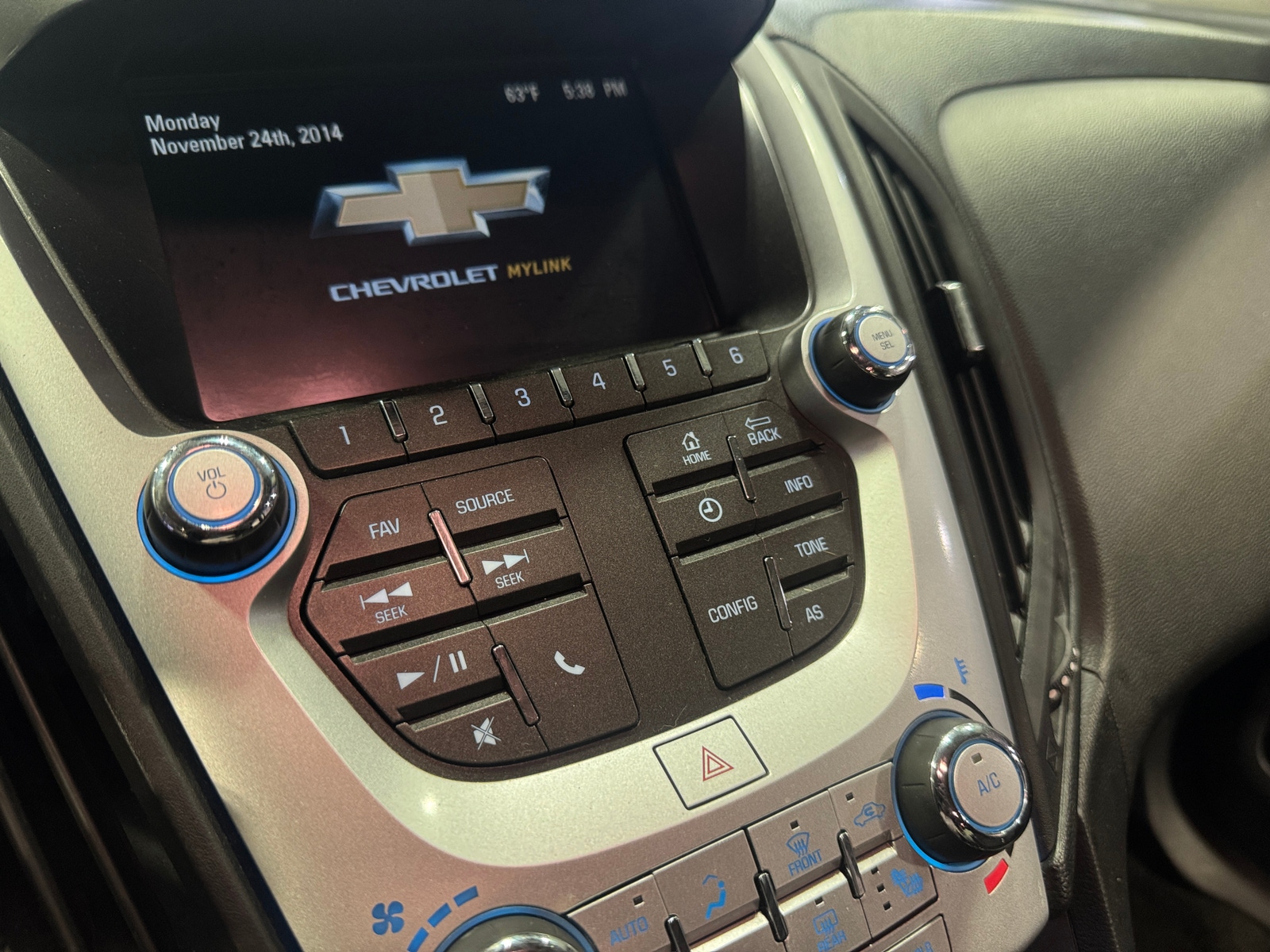 Thumbnail: 2017 Chevrolet Equinox - 4
