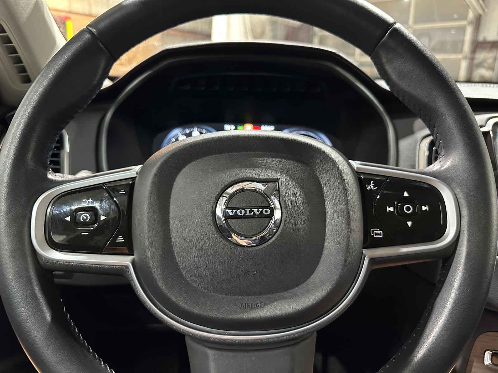 Thumbnail: 2022 Volvo XC90 - 4