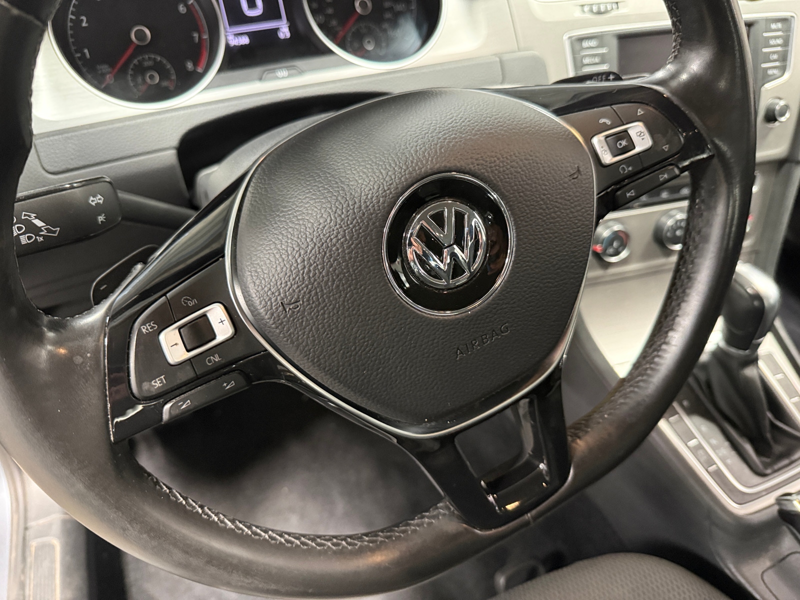 Thumbnail: 2017 Volkswagen e-Golf - 5