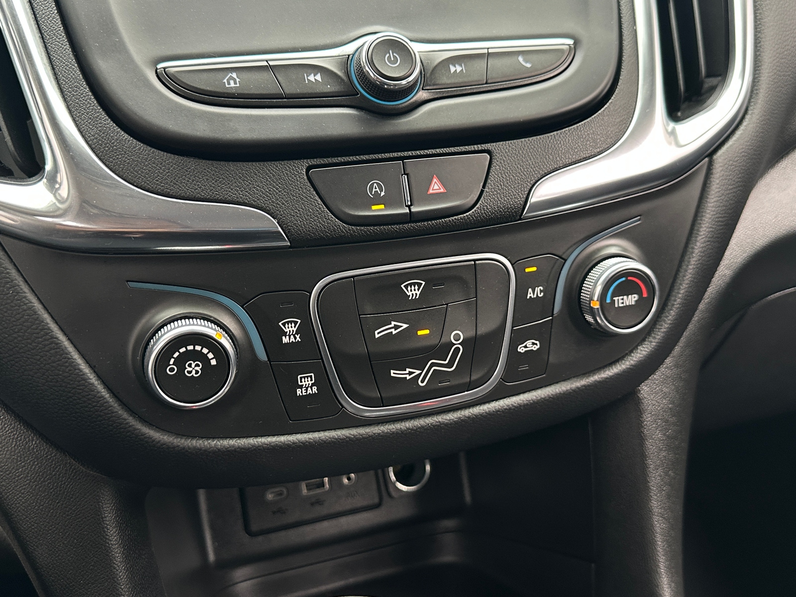 Thumbnail: 2022 Chevrolet Equinox - 4