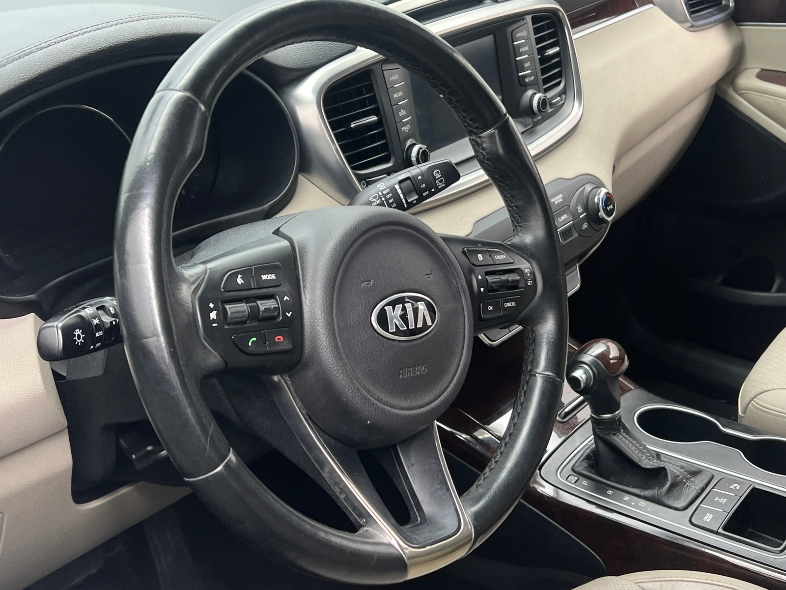 Thumbnail: 2017 Kia Sorento - 4