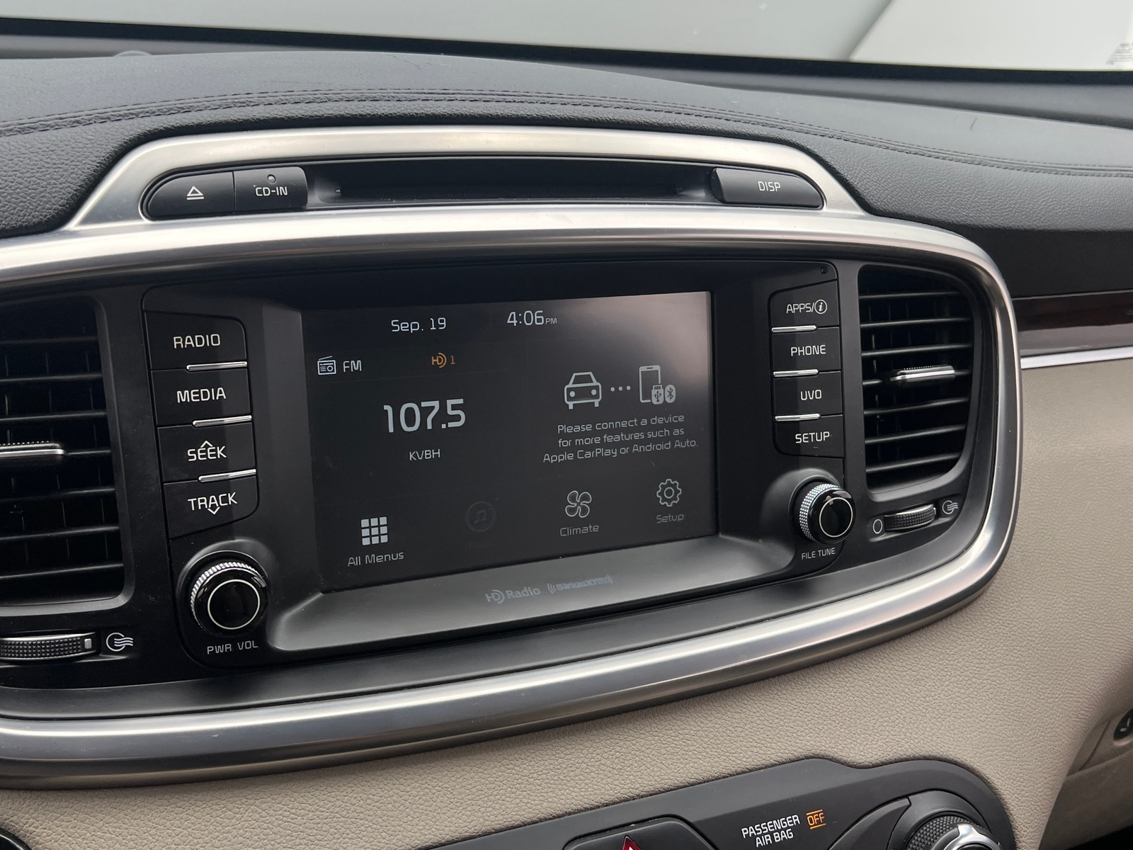 Thumbnail: 2017 Kia Sorento - 3