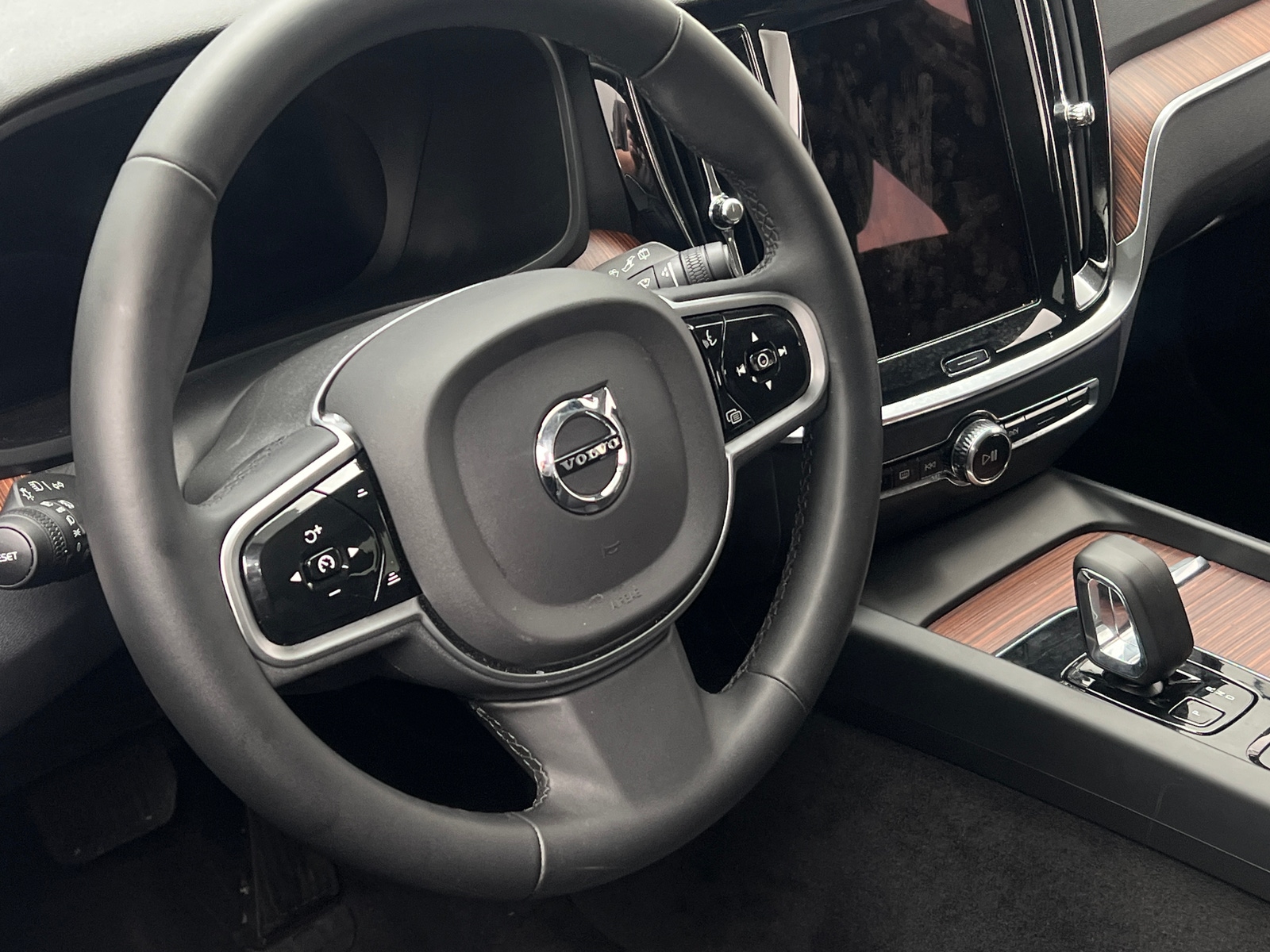 Thumbnail: 2025 Volvo V60 - 4