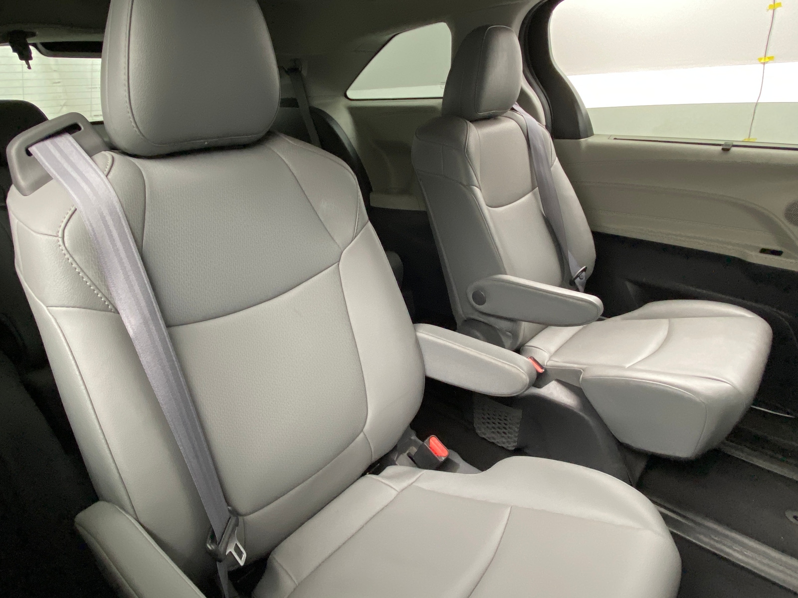 Thumbnail: 2021 Toyota Sienna - 5