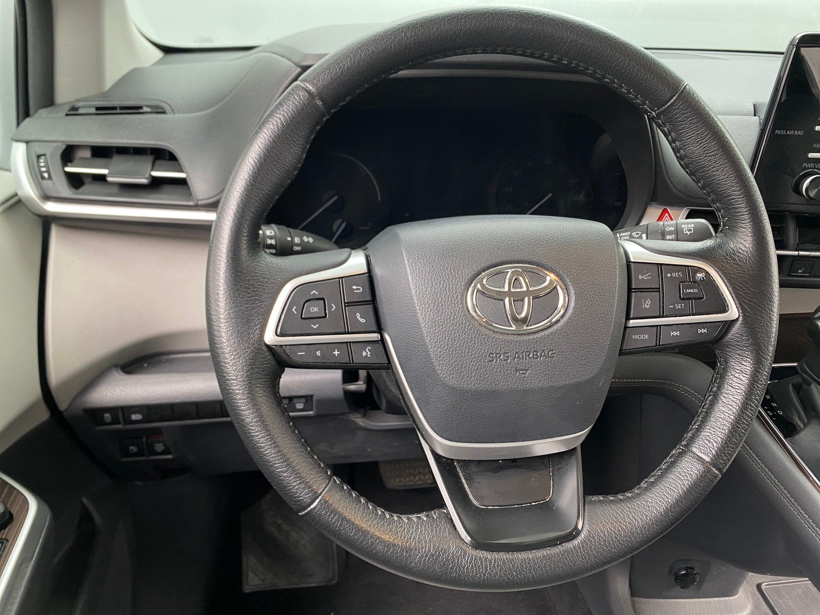Thumbnail: 2021 Toyota Sienna - 4