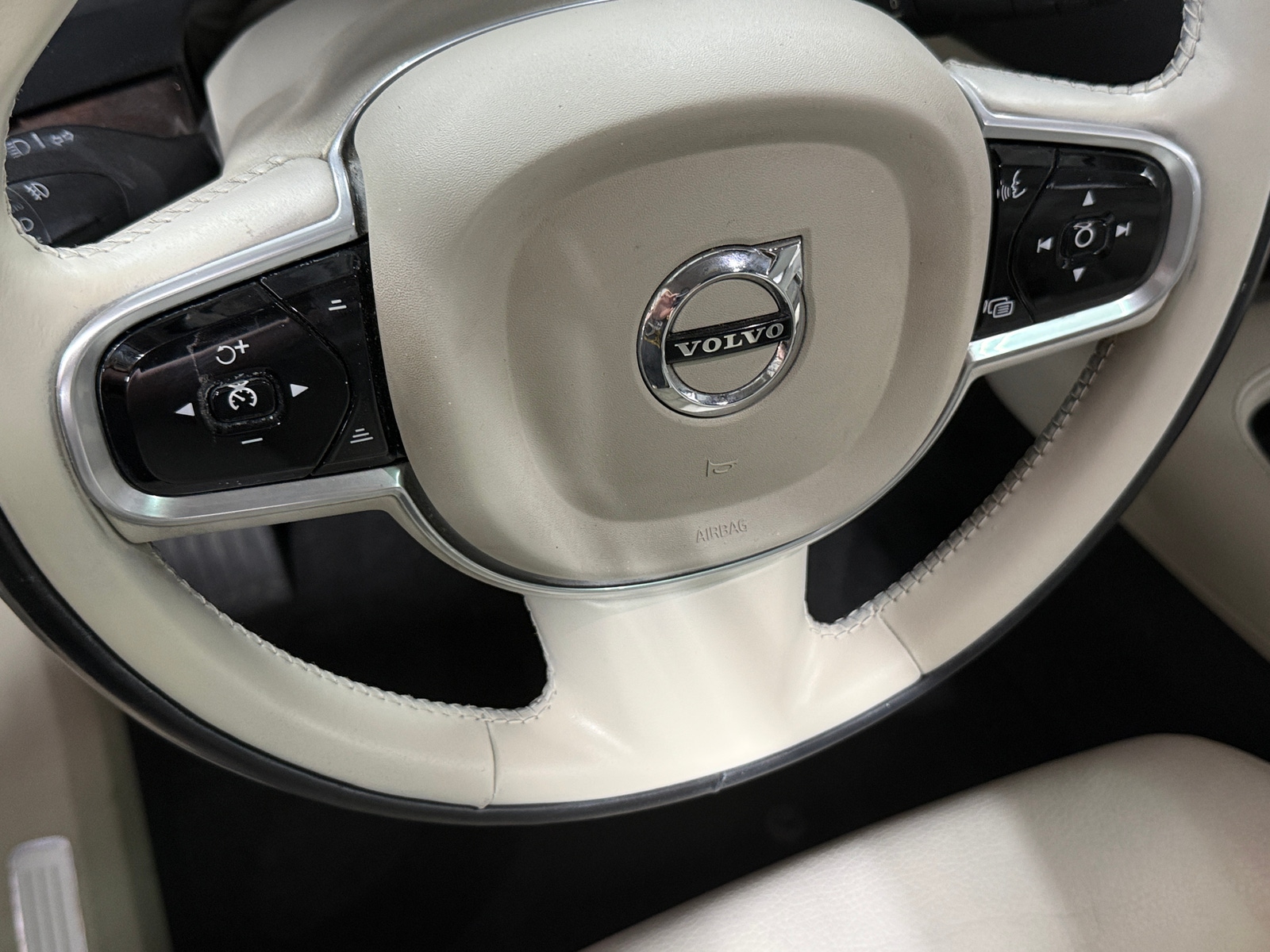 Thumbnail: 2017 Volvo XC90 - 4