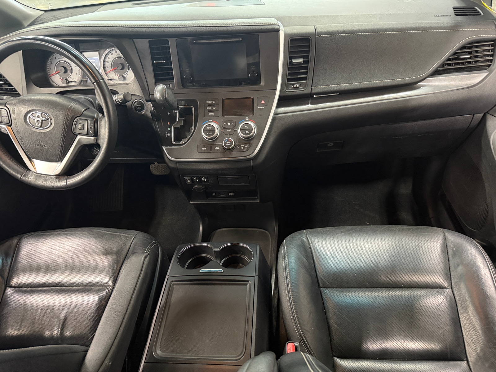 Thumbnail: 2017 Toyota Sienna - 2