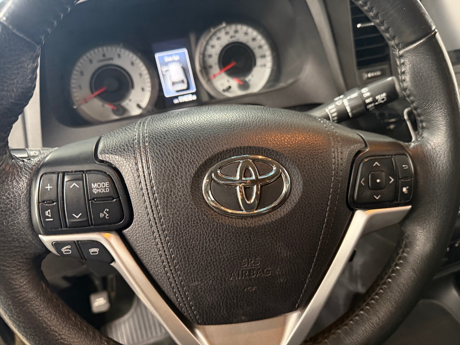 Thumbnail: 2017 Toyota Sienna - 4