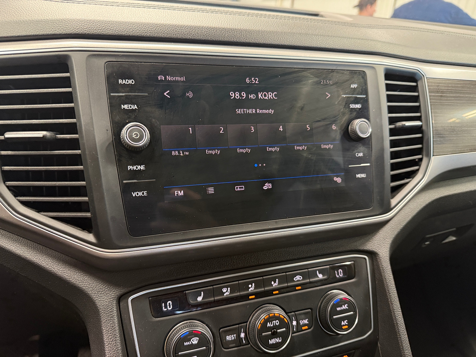 Thumbnail: 2019 Volkswagen Atlas - 3