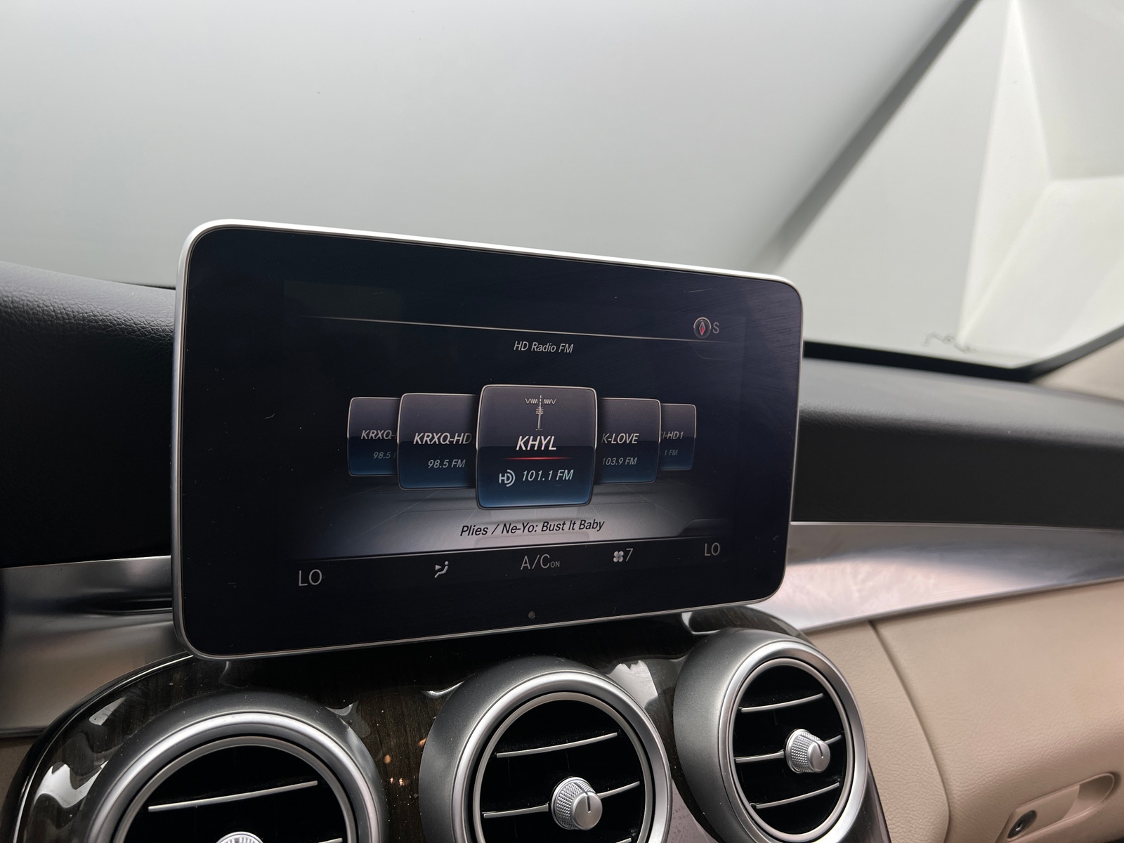 Thumbnail: 2016 Mercedes-Benz C-Class - 3