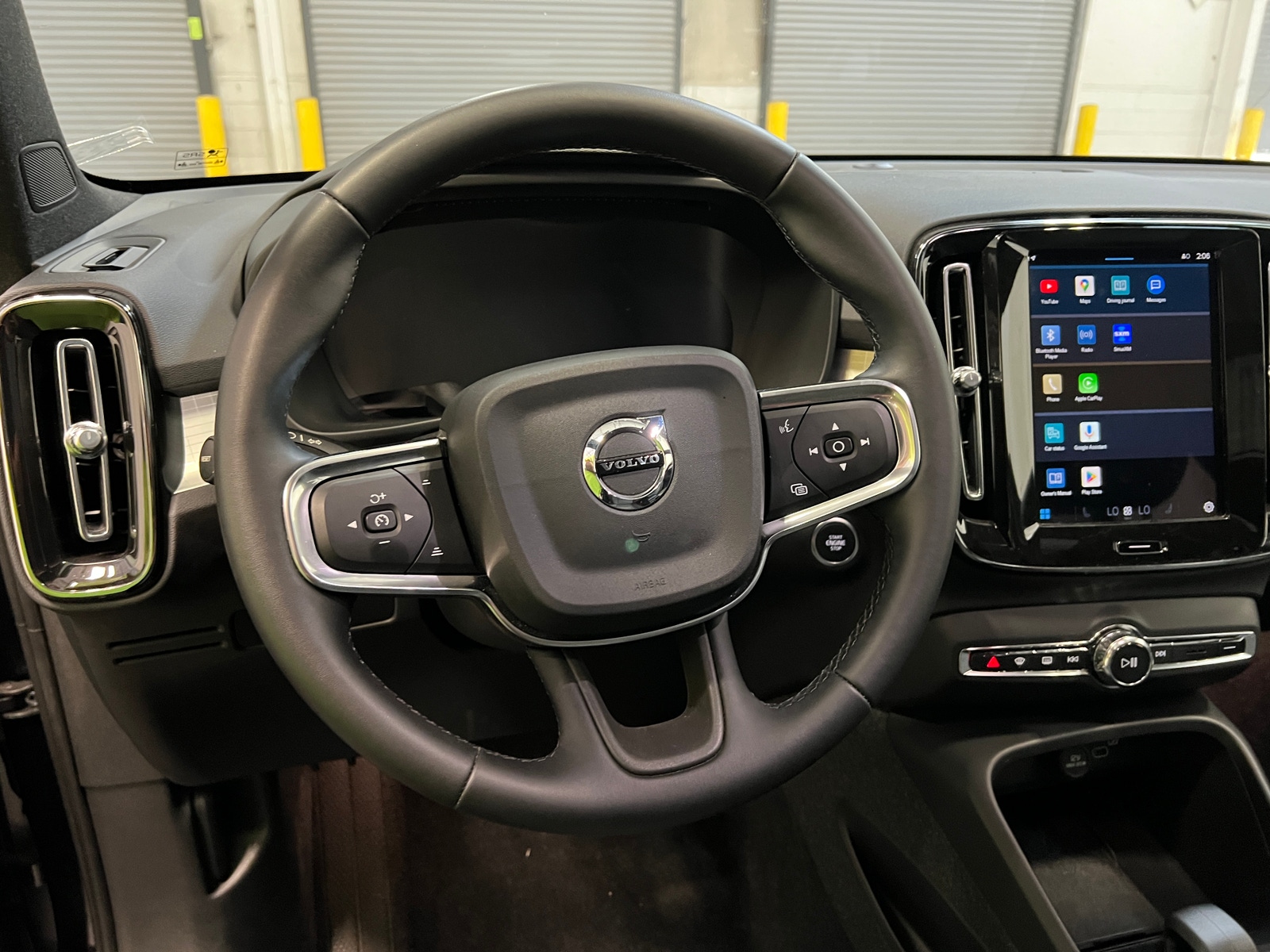 Thumbnail: 2025 Volvo XC40 - 5