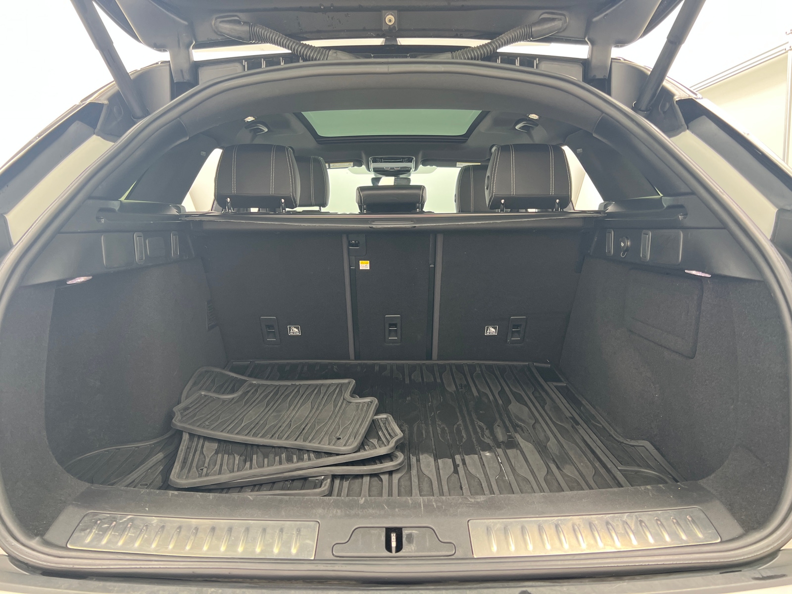 Thumbnail: 2019 Land Rover Range Rover Velar - 6
