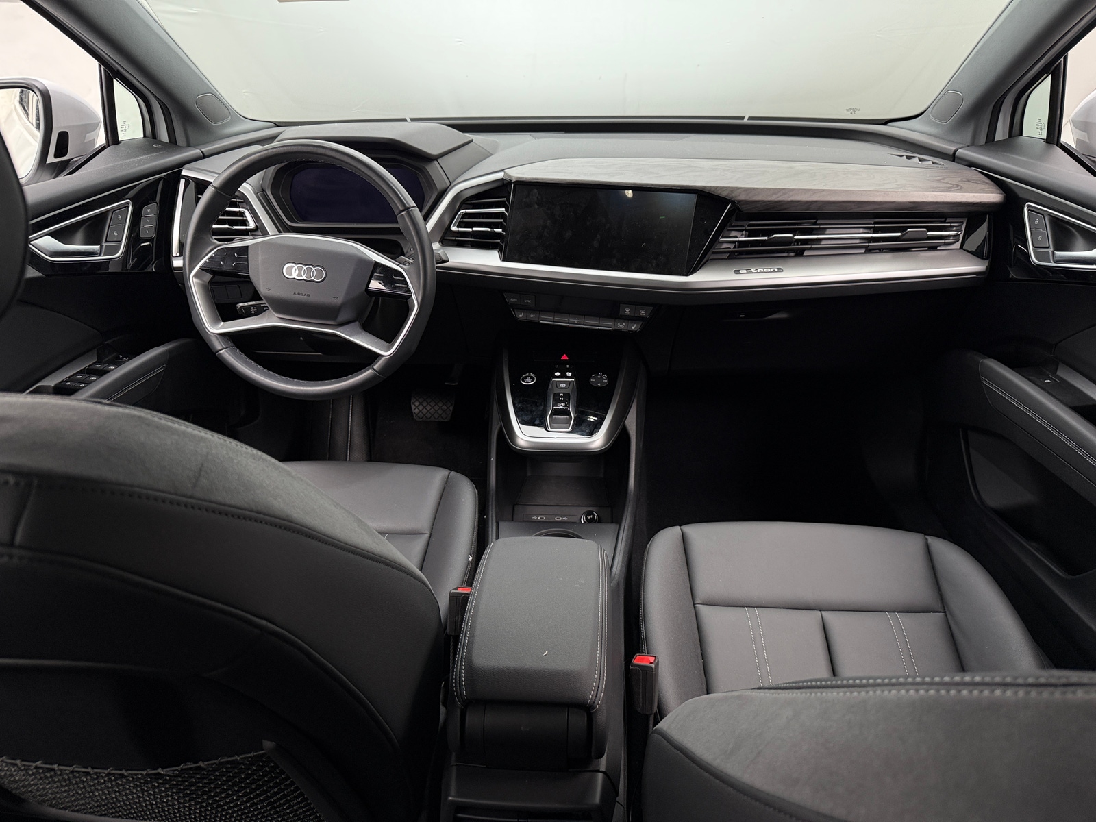 Thumbnail: 2024 Audi Q4 e-tron - 2